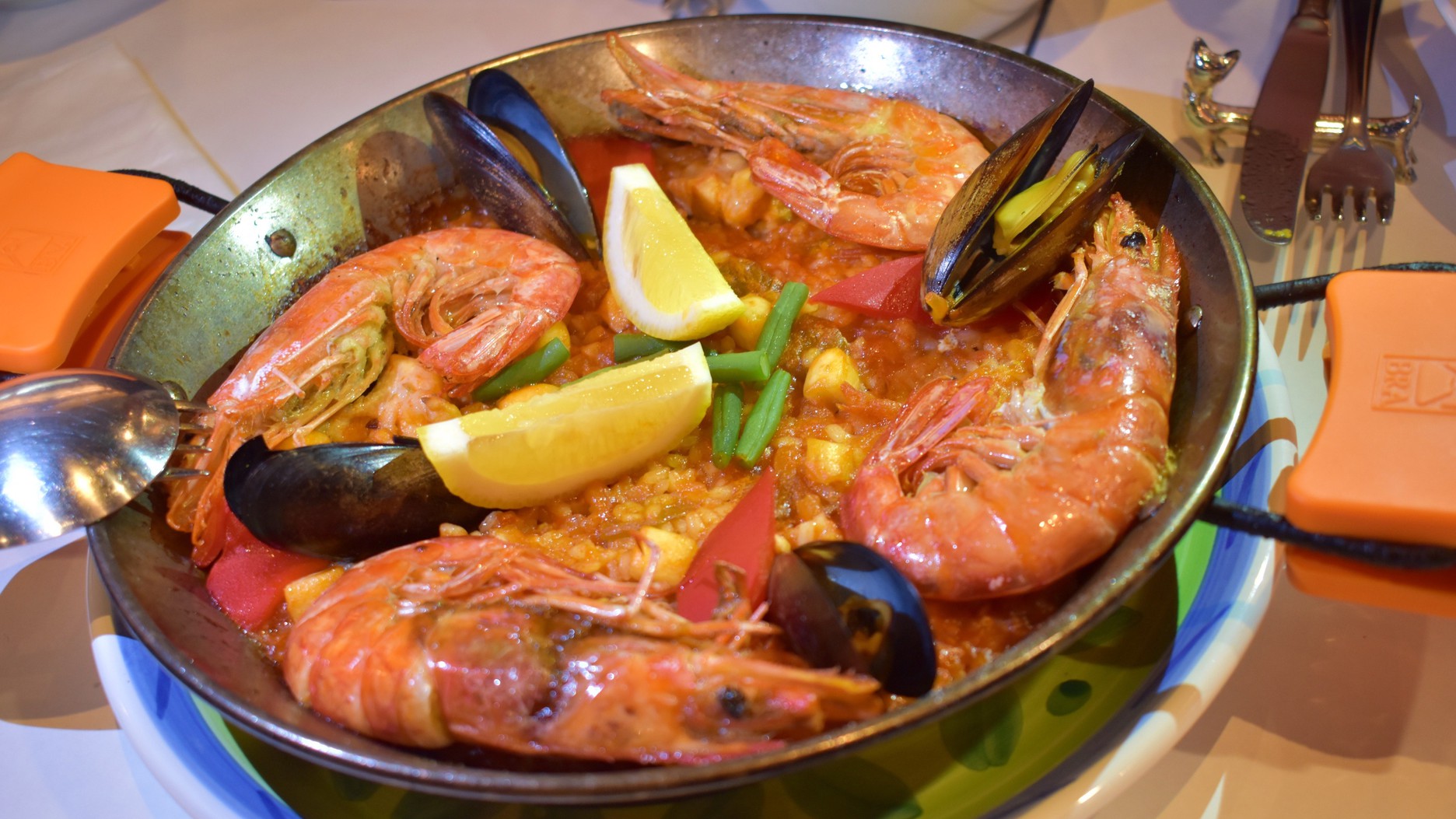カラカルメン　スペインの本格パエリアをご賞味ください