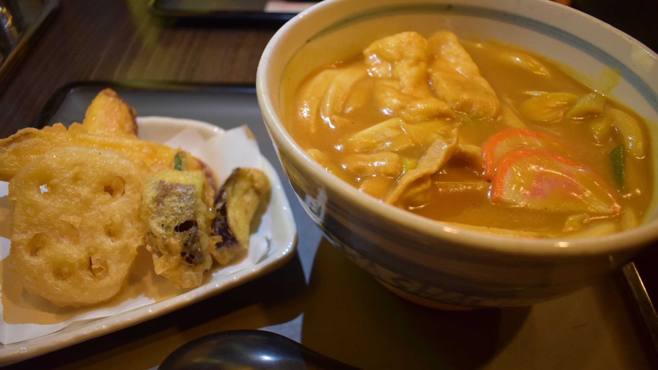 若鯱家　名物のカレーうどんは一味違います★