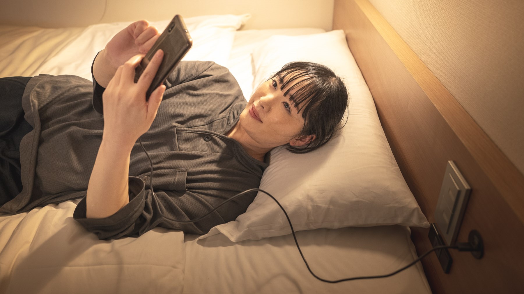 ベッドにUSB挿し口があり充電もOK