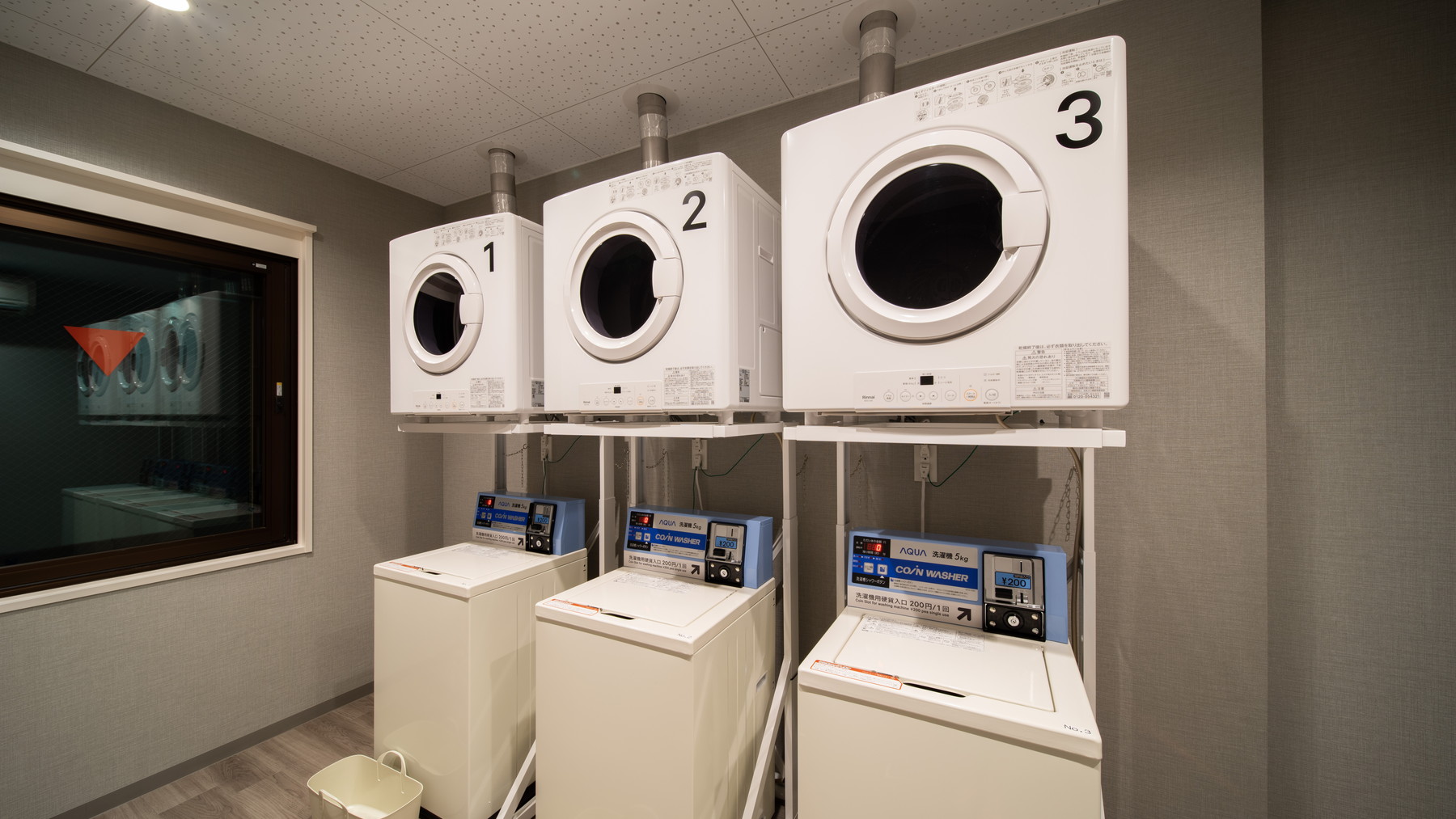 洗濯機・乾燥機を各３台ご用意しております