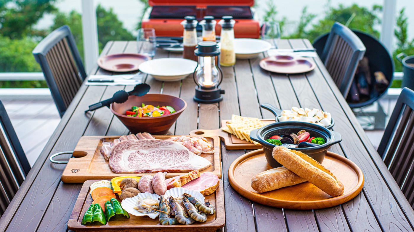 【夕食付 手ぶらでBBQ】駿河湾と美しい夕日を臨む広々としたテラスで地産地消の食材をご堪能