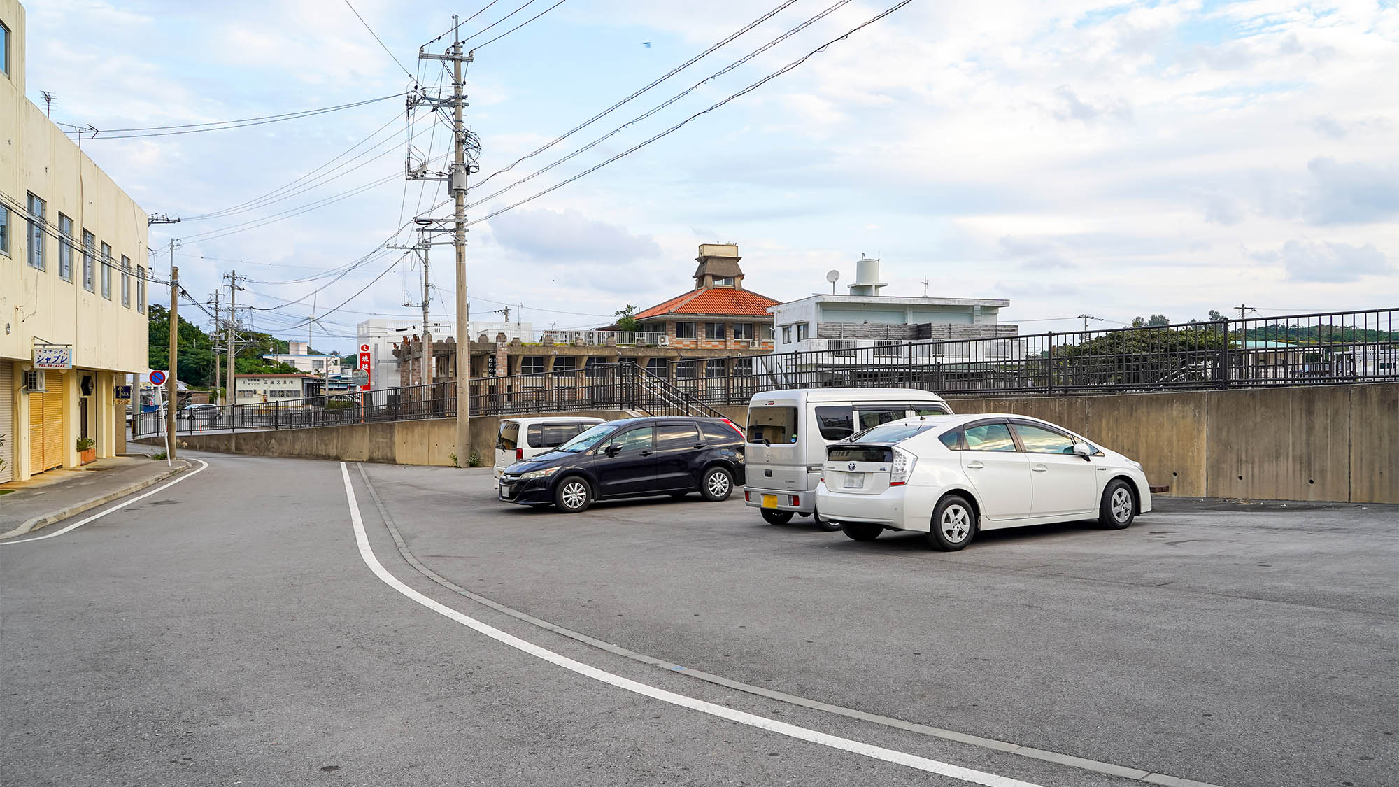 ・2台目のお車は、宿と最寄りのスーパーAコープの間にある無料駐車場にご駐車頂けます（宿から徒歩1分）