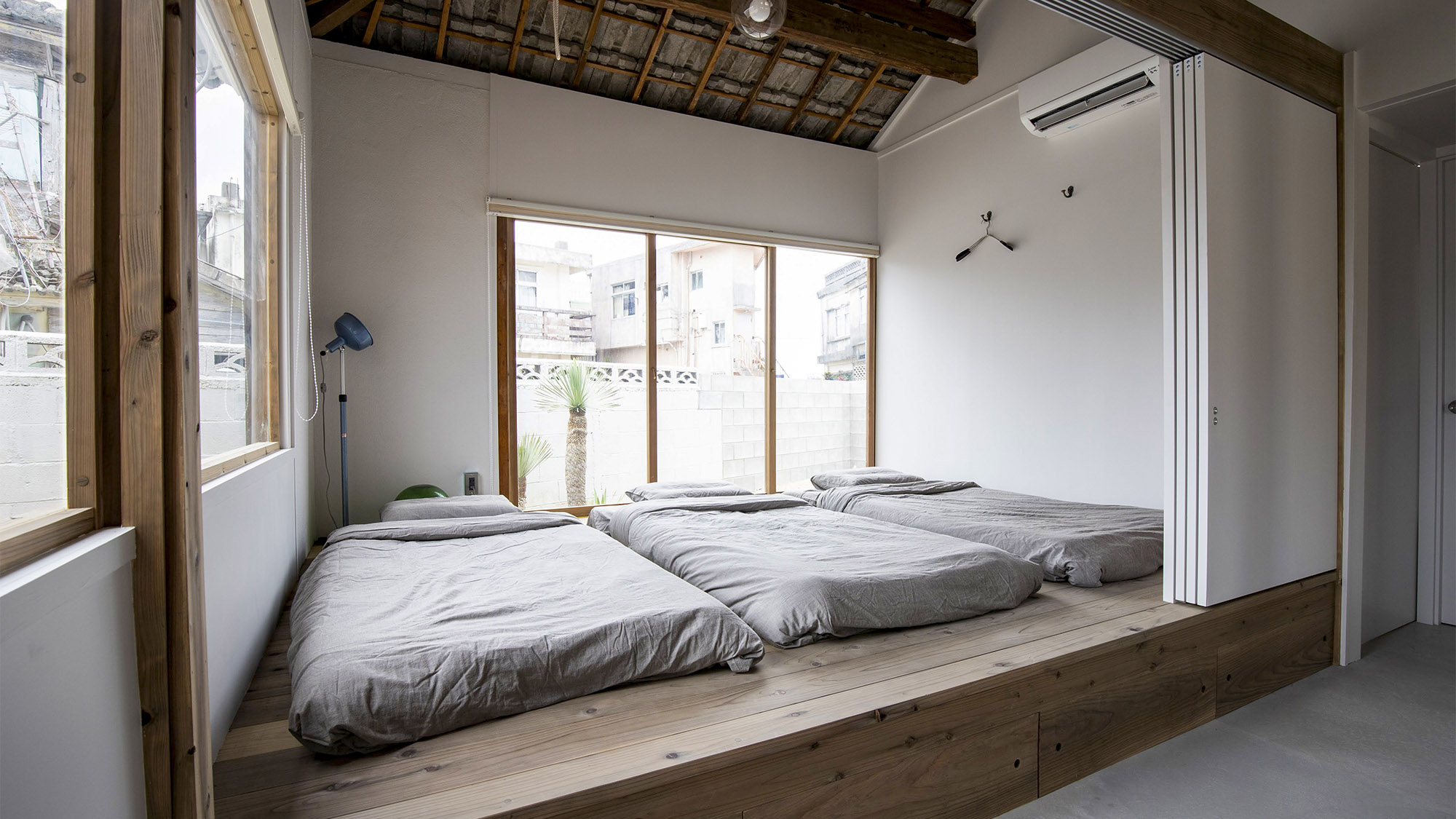 ・寝室3：折りたたみマットレス 3つまでご利用可能です / 3 folding mattresses