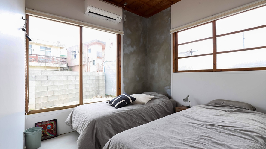 ・寝室1：シングルベッド2台 / 2 single beds in the bedroom 1