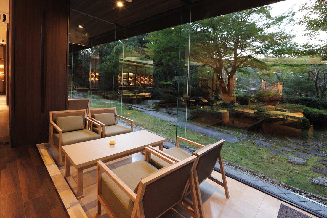 【旬彩の光り Standard会席】北陸の旬の味覚にあふれた加賀会席料理と和朝食＜四季会席＞