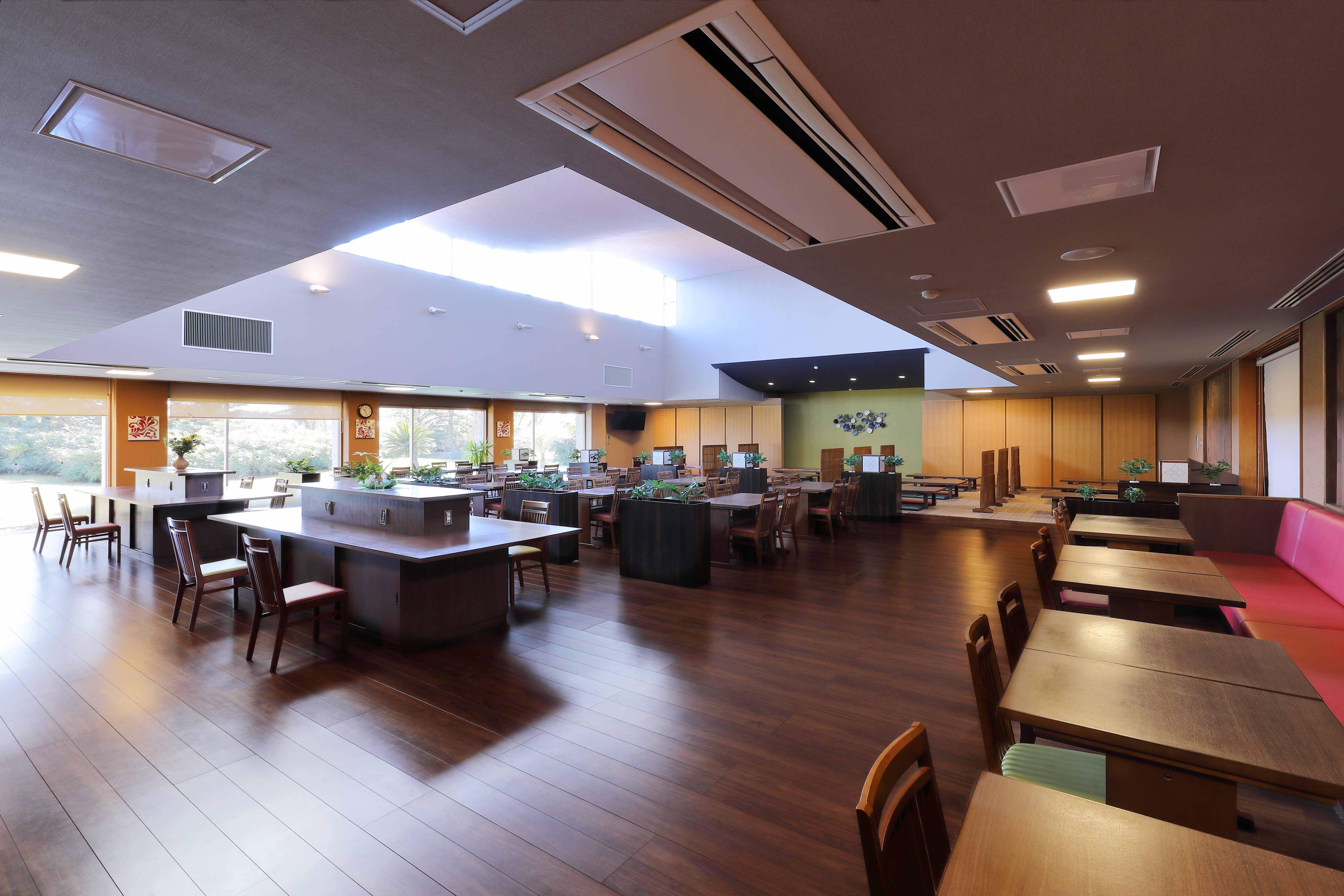 花湯スカイテルメリゾート１階レストラン大広間①