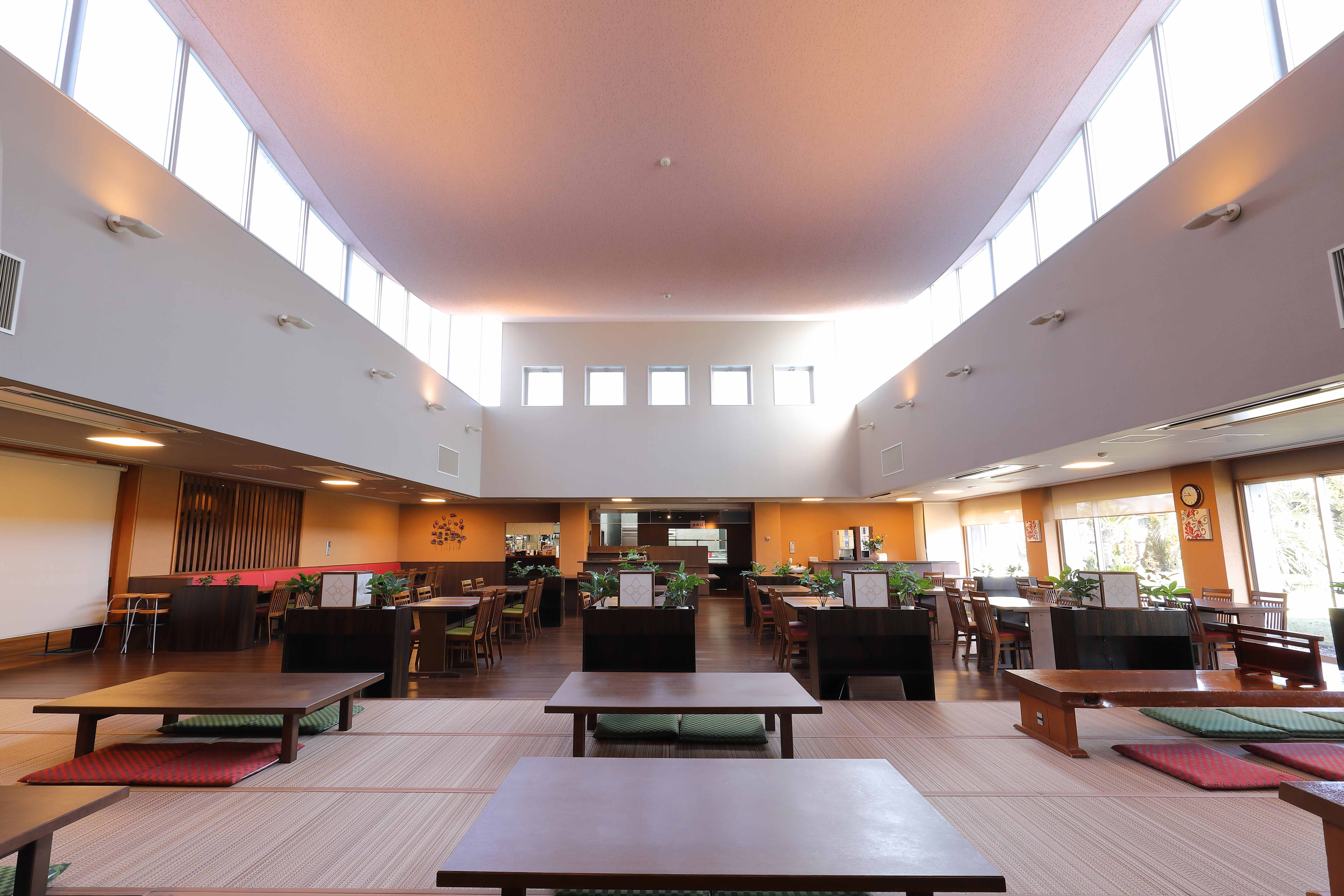 花湯スカイテルメリゾート１階レストラン大広間③