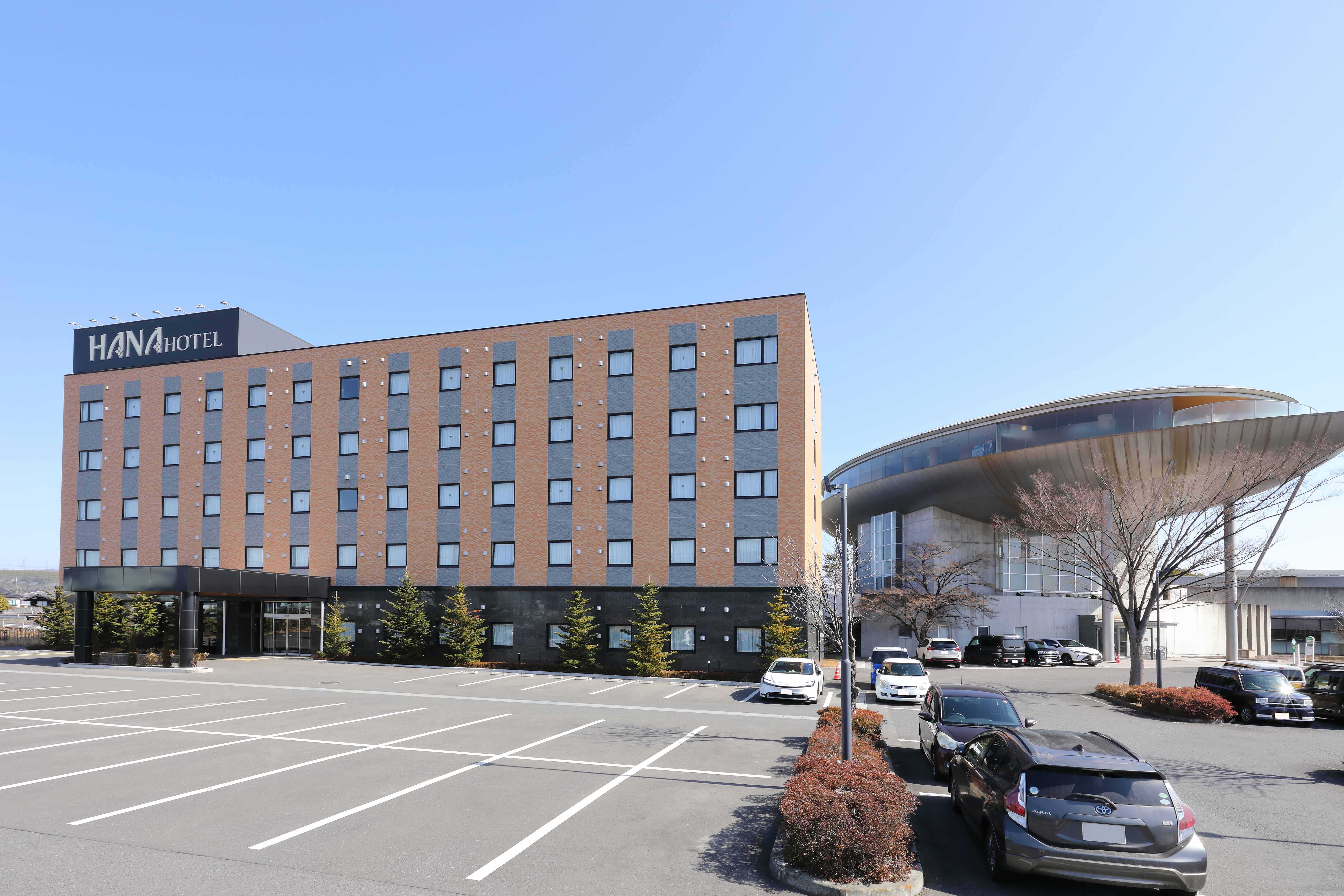 ホテル外観（昼間）