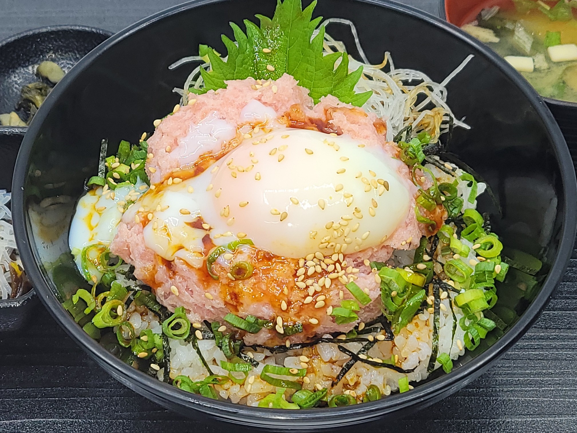 夕定食（③ピリ辛ネギとろユッケセット）