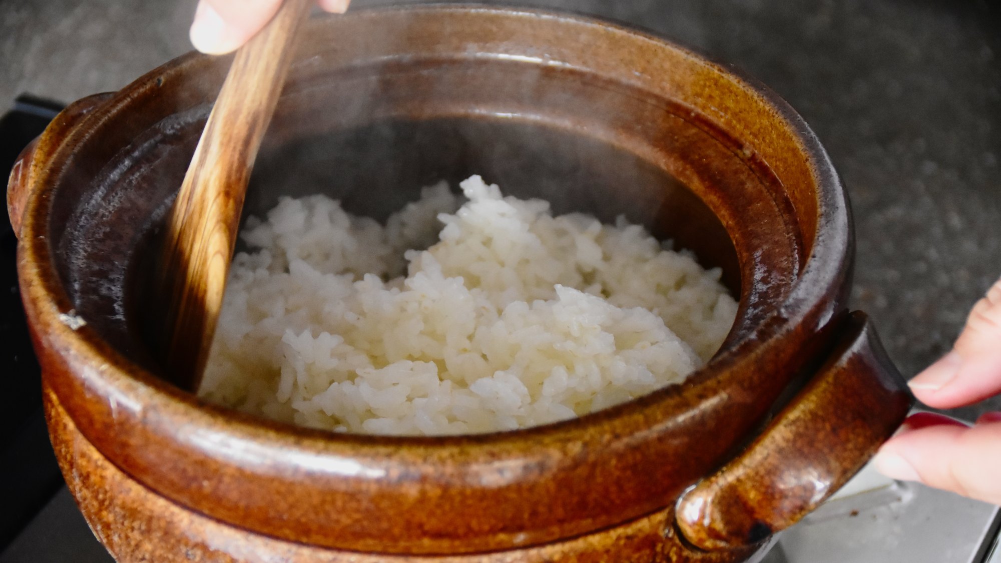 朝食・土鍋で炊いたほかほかで艶やかなご飯
