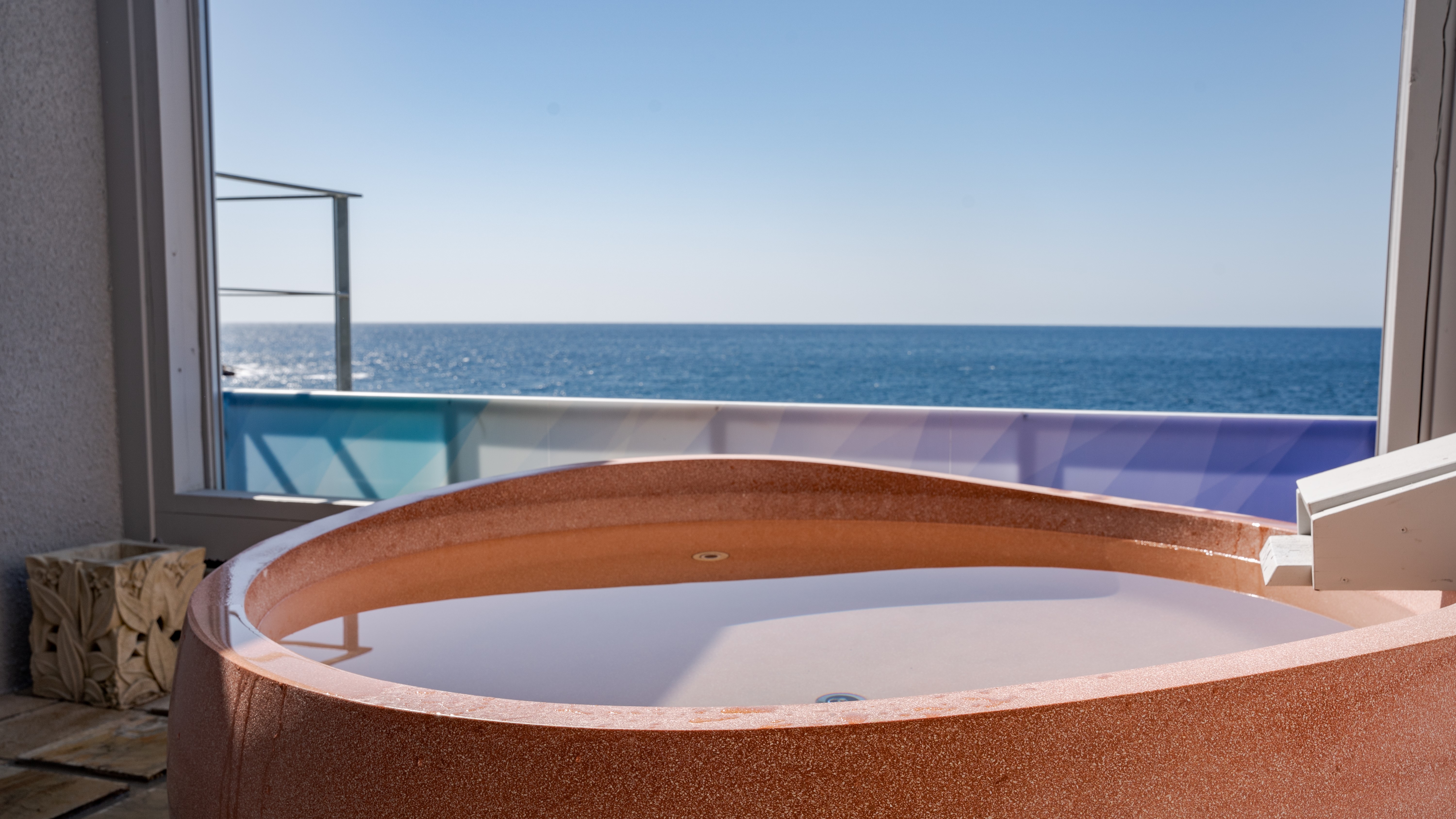 ウェスタンスタイル離れ　※客室によってテーマカラーが異なります。