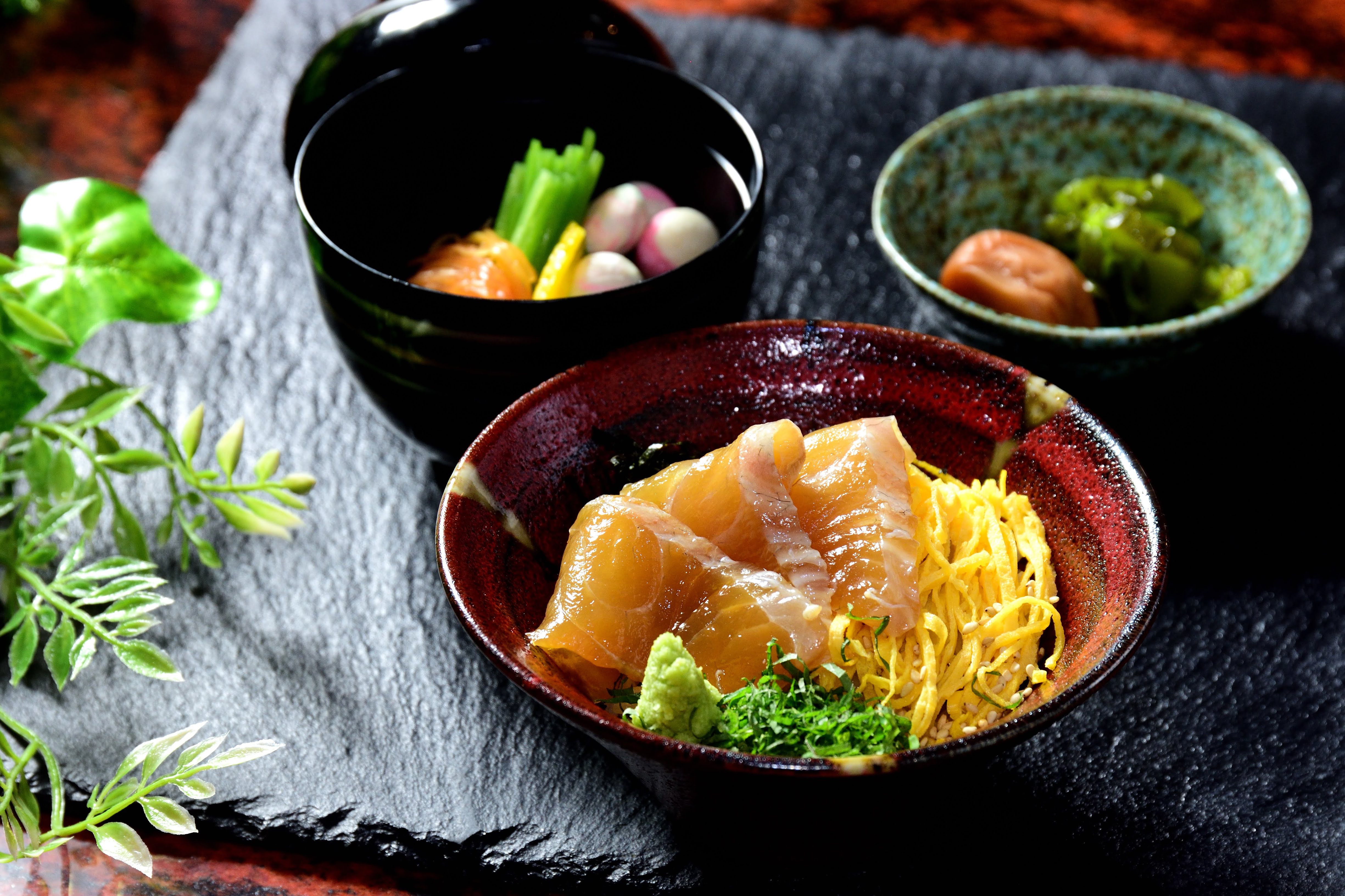 紀州南紀産 真鯛の漬け丼 、 紀州南高梅・紀の川漬け