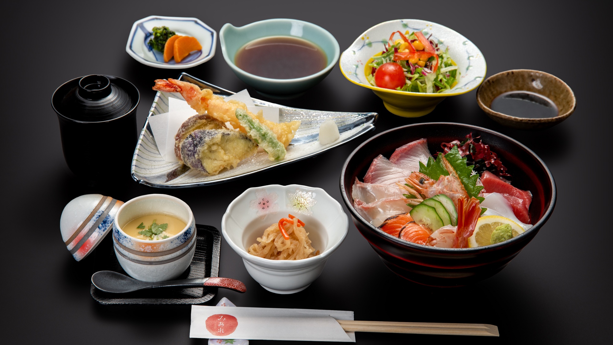 【お料理一例】『みあれ』の「海鮮デラックス御膳」。新鮮な海の幸をより堪能したい方はオススメです。