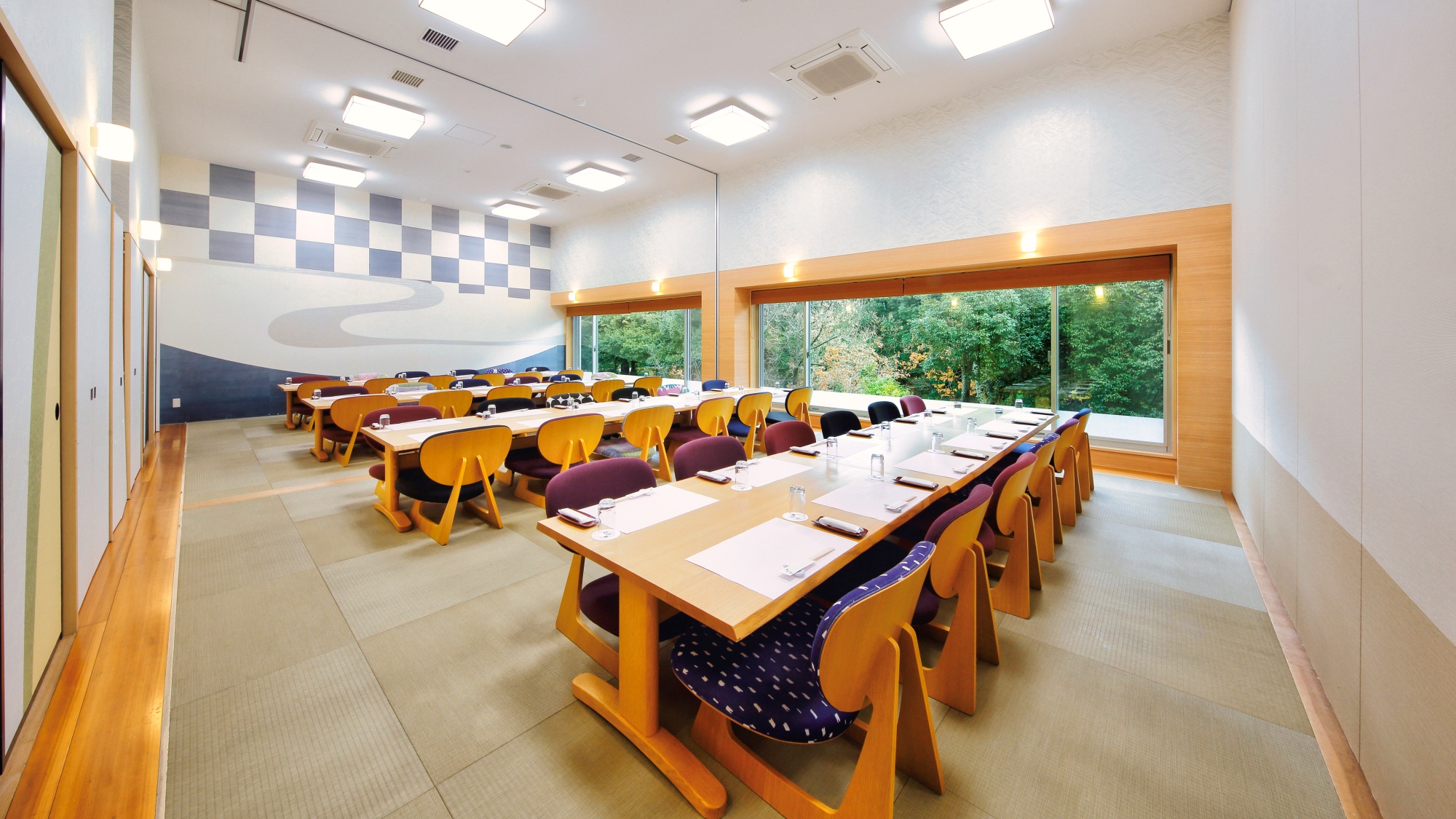 【宴会場】団体様での食事会やお祝い事に。ご利用の際は当館までお電話ください。