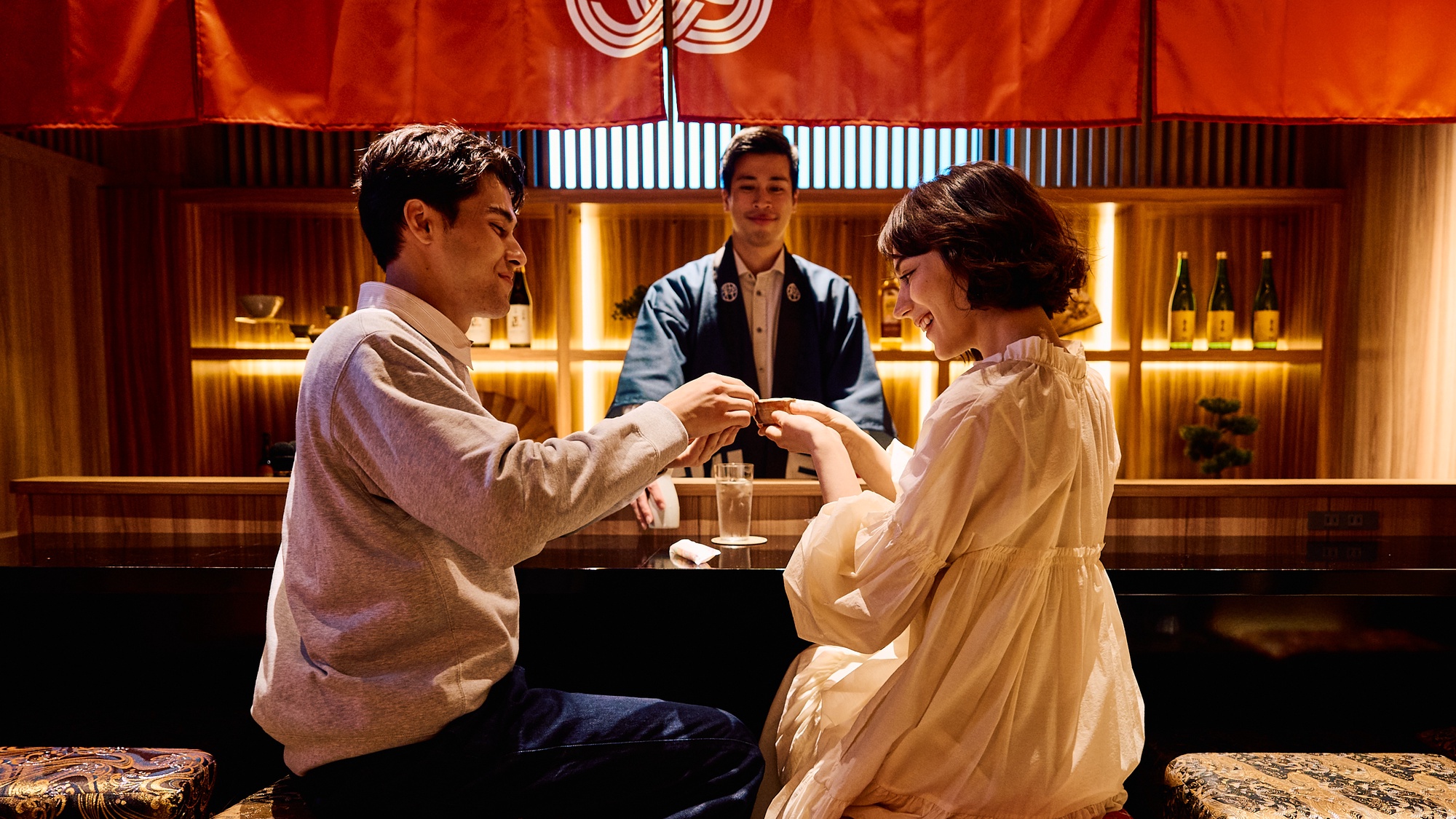 廊下を進むと、隠れ家BAR「YOASOBI」が。