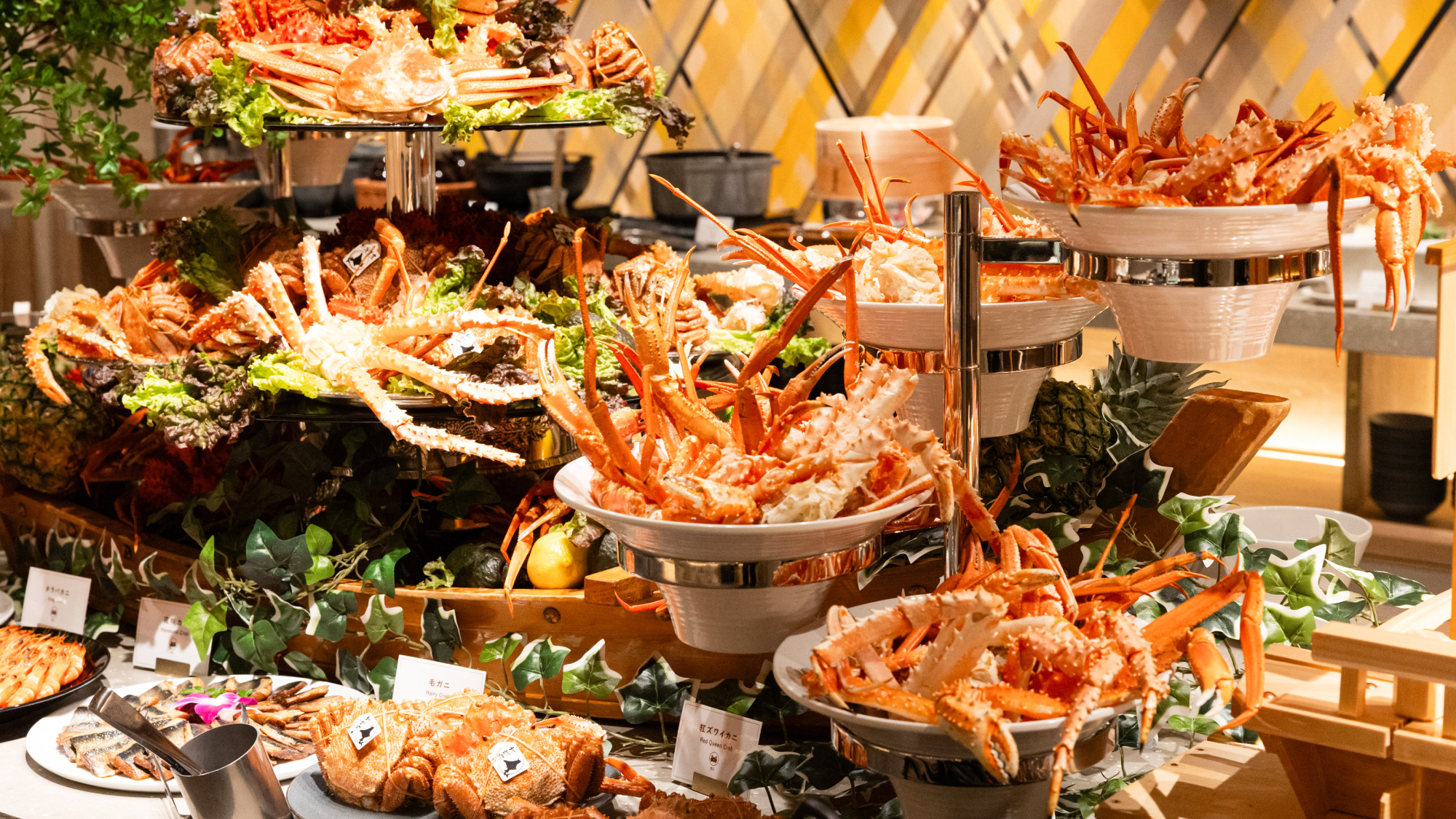 「ザ・ハーバー」ディナービュッフェ カニざんまい 頂上決戦