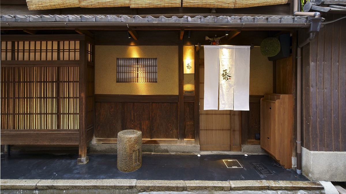 京都名店の味を満喫！祇園／丸太町で25，500円相当のご夕食〇ご朝食は湯葉orホットサンドより選択！