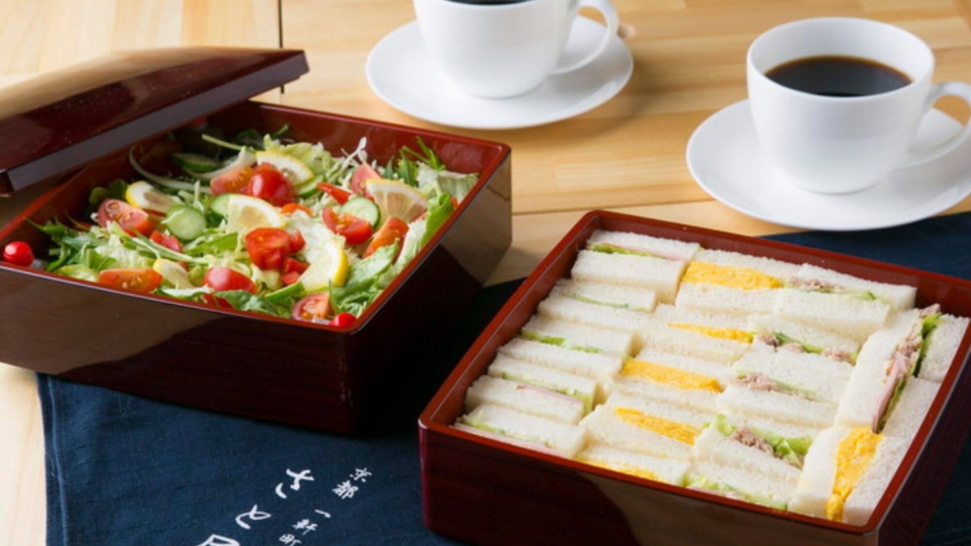 お重箱に入ったオリジナルサンドイッチ・サラダ）＆コーヒー付です