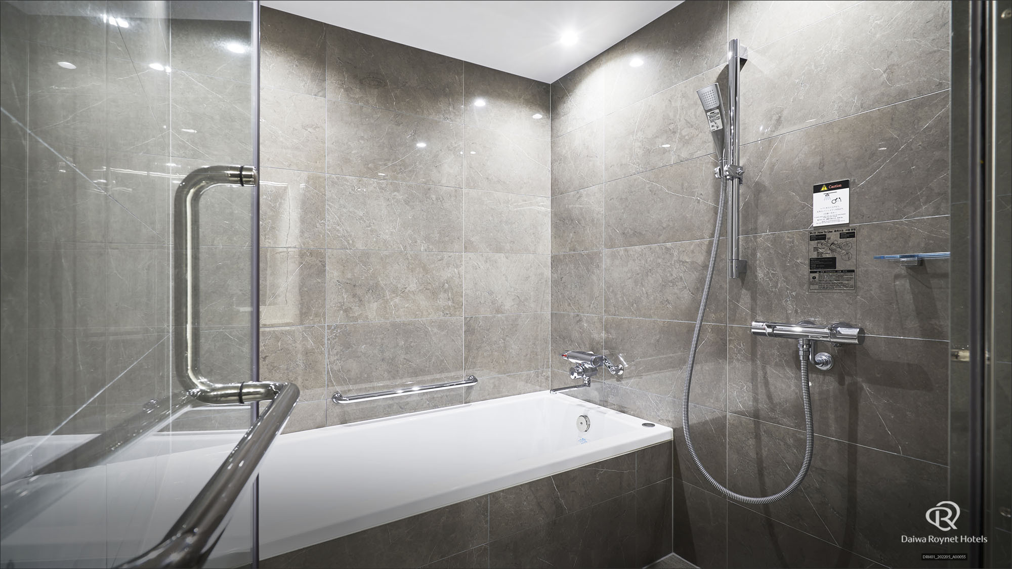 フォース・ジュニアスイートバスルーム