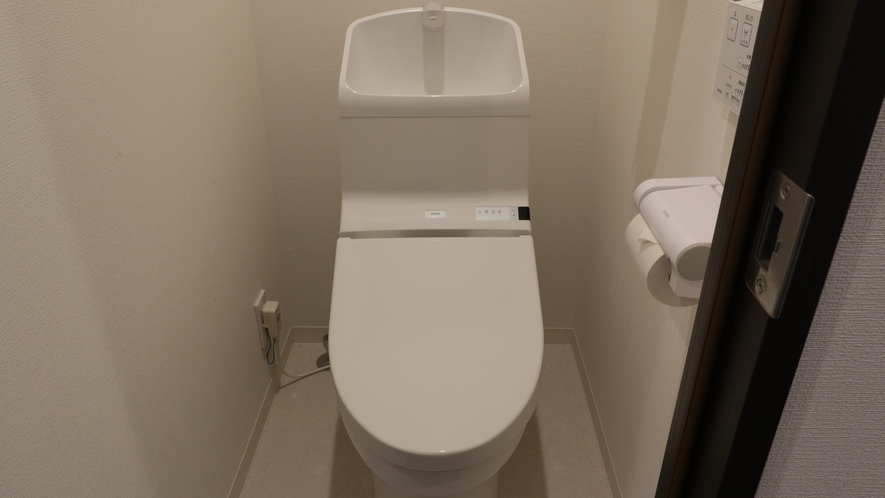 ・【トイレ】ホテルでは珍しい独立型のトイレ。温水洗浄も付いています