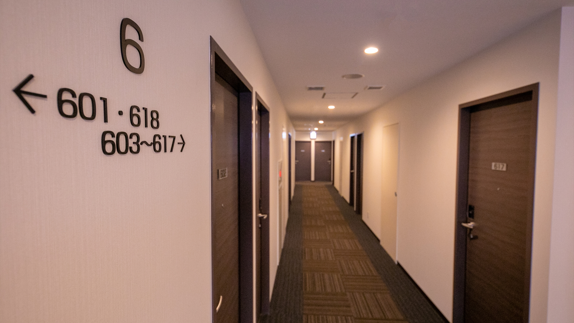 【廊下・3～6F】16㎡～のお部屋でゆったり空間をお楽しみください。