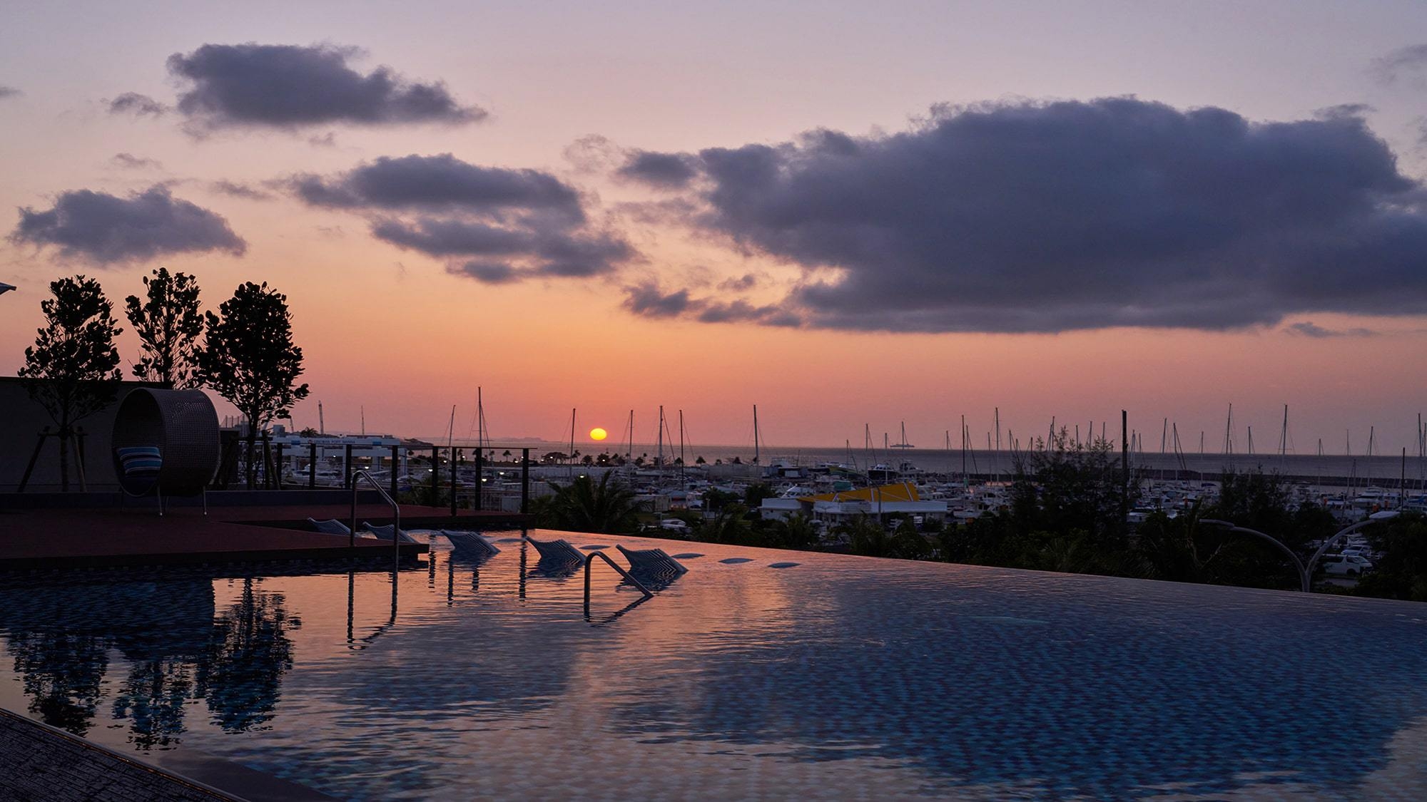 【楽天スーパーSALE】通年利用可能な屋内・屋外プールに大浴場・サウナも無料で利用可（食事なし）