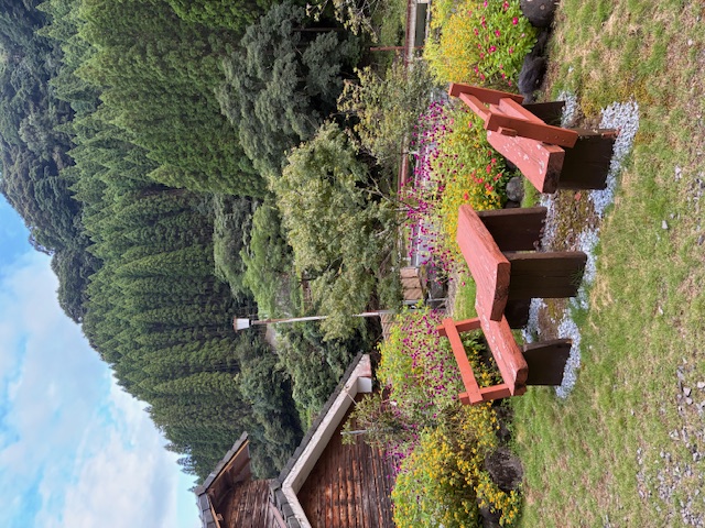 玄関前のベンチです♪