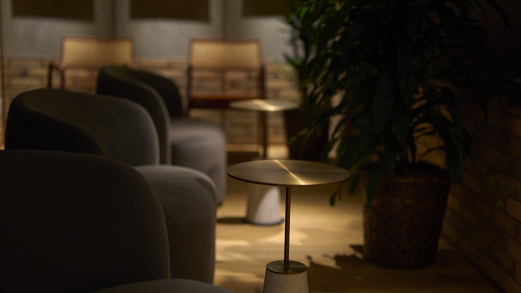 ■リビングロビー■日が暮れたら落ち着いた雰囲気に