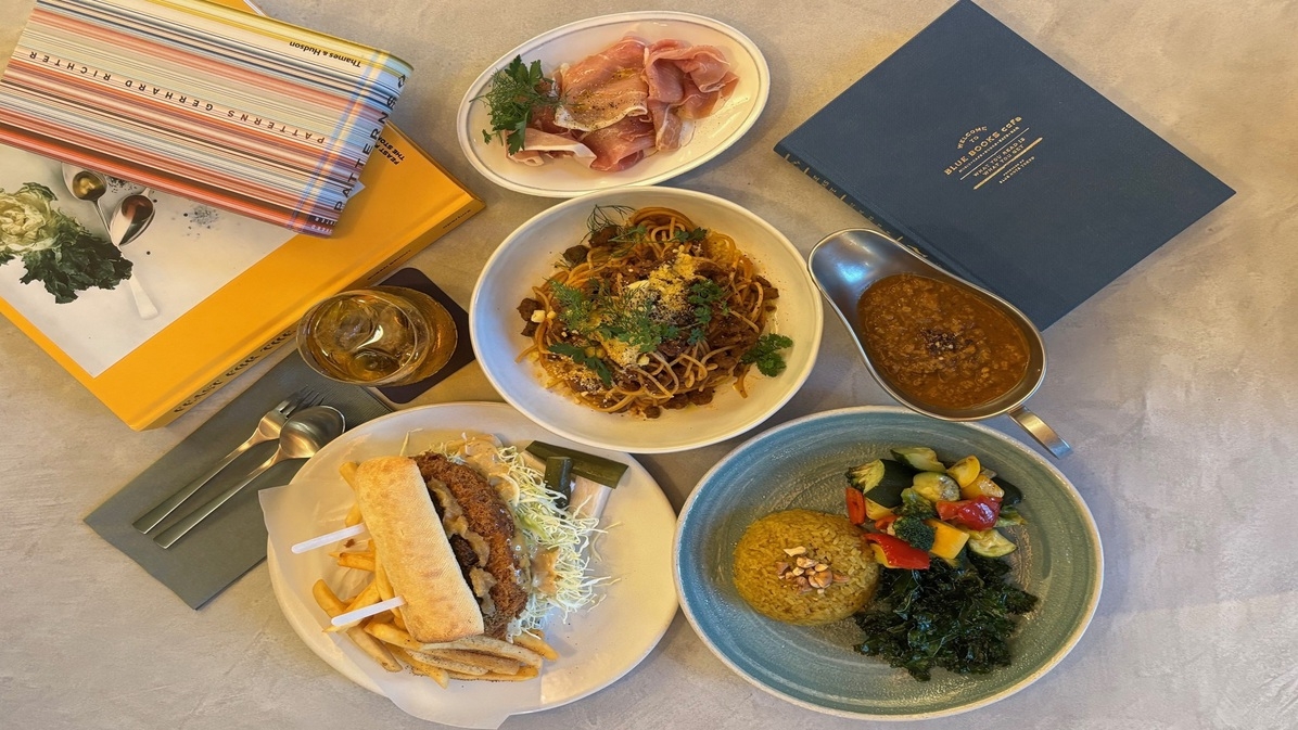 BLUE BOOKS cafeで選べる夕食・朝食ビュッフェ付の2食付きプラン♪大浴場完備！