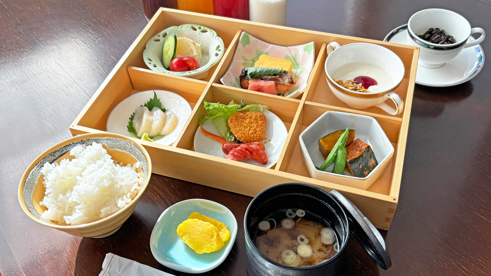 【朝食】品数豊富な朝食で一日をスタート！