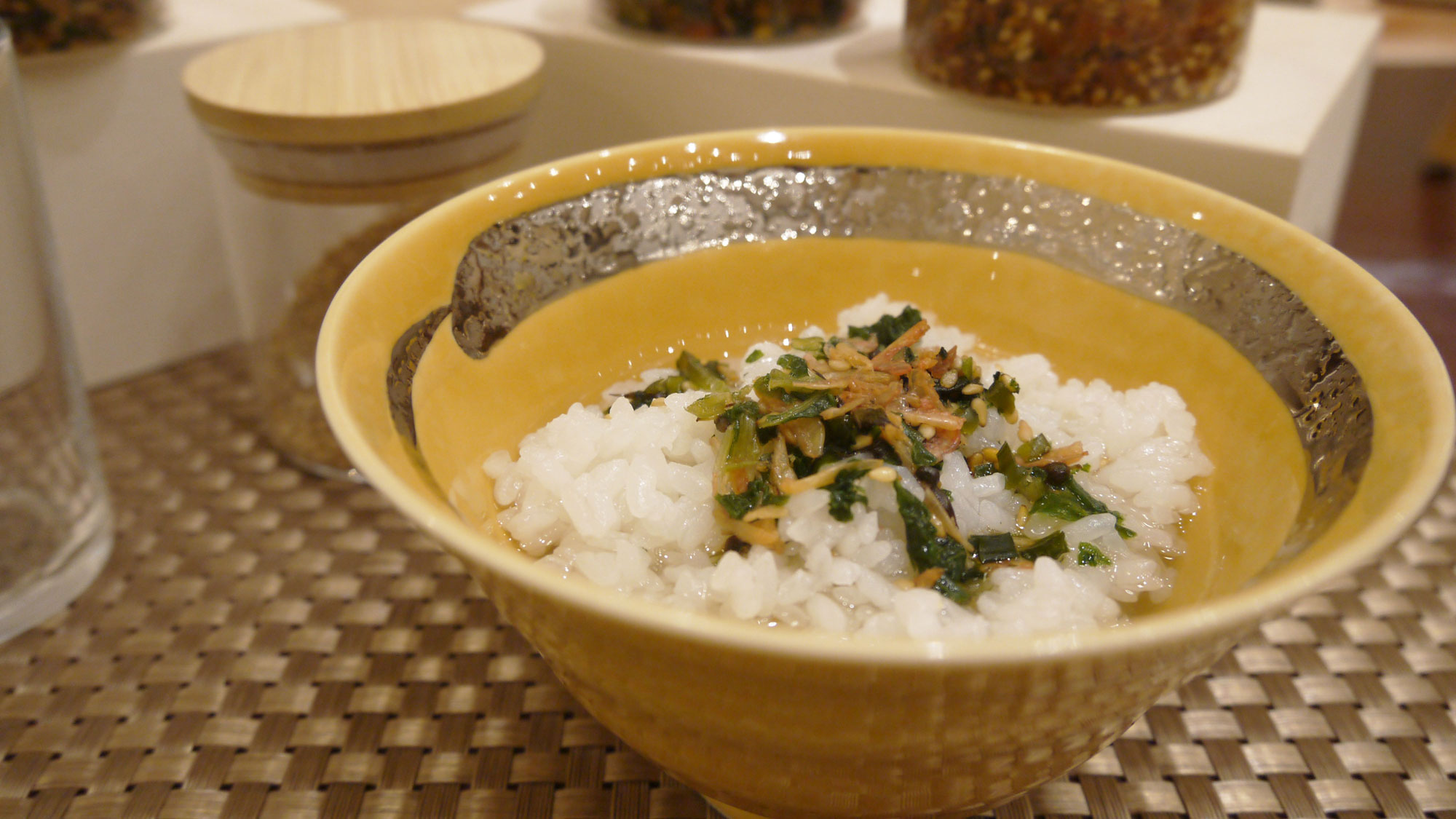 【夜食サービス】「究極のお茶漬け」1階ロビーにて無料提供を行っております。