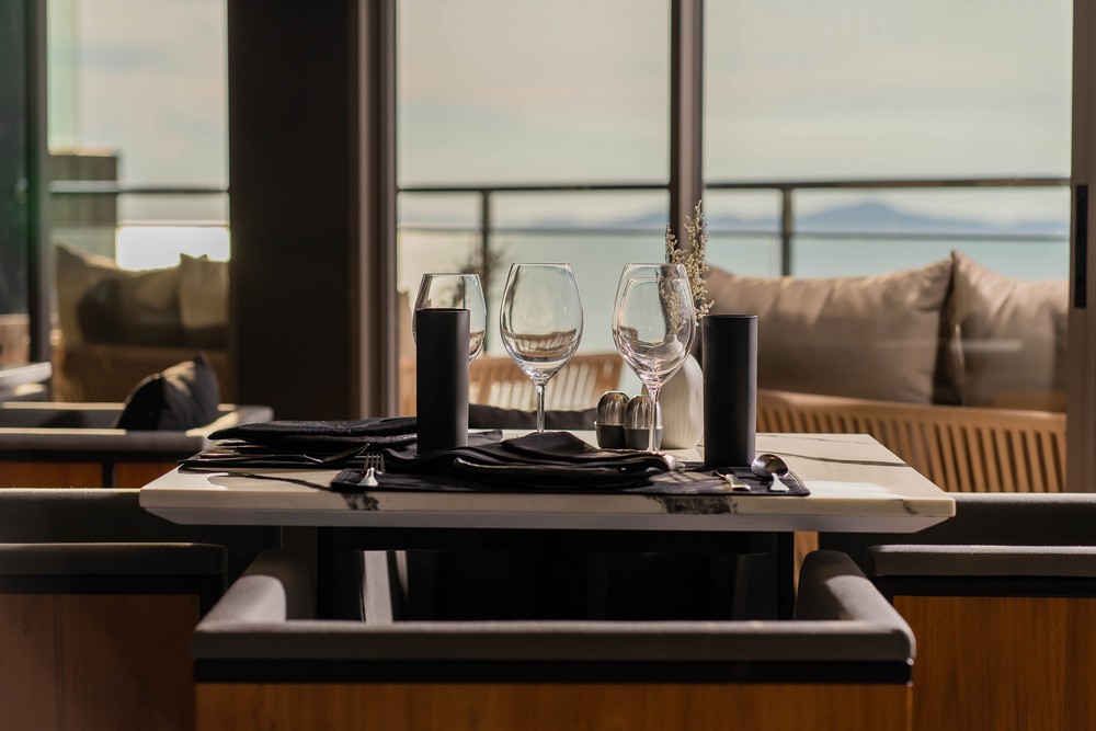 ダイニングテーブル