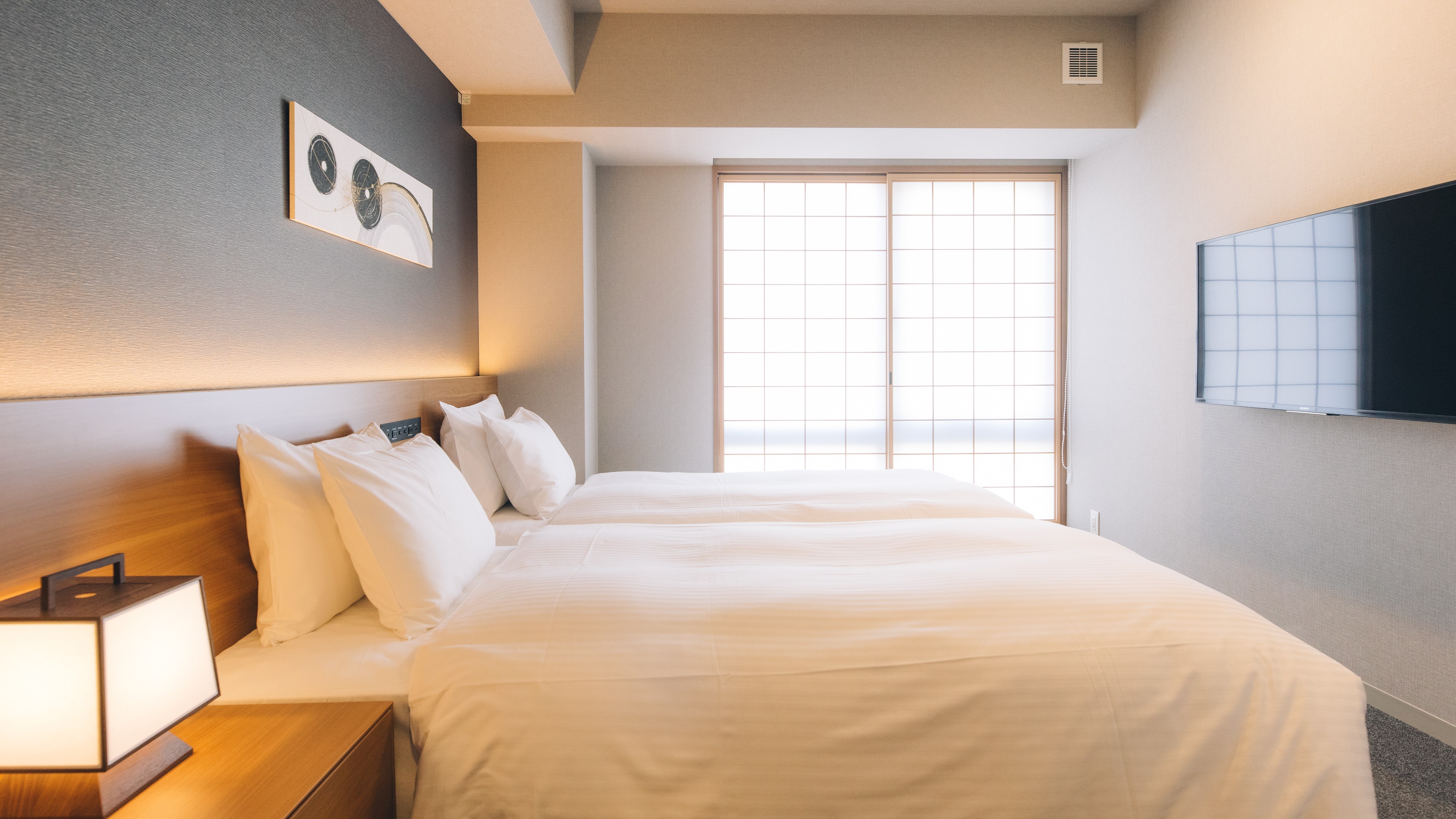 マスターベッドルームに動画配信サイトが見れるテレビ完備！（3BR）