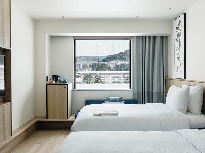 ゲストルーム冬景色：25平米禁煙・シモンズ製ベッド　シンプルながら温かみのある空間でお寛ぎください