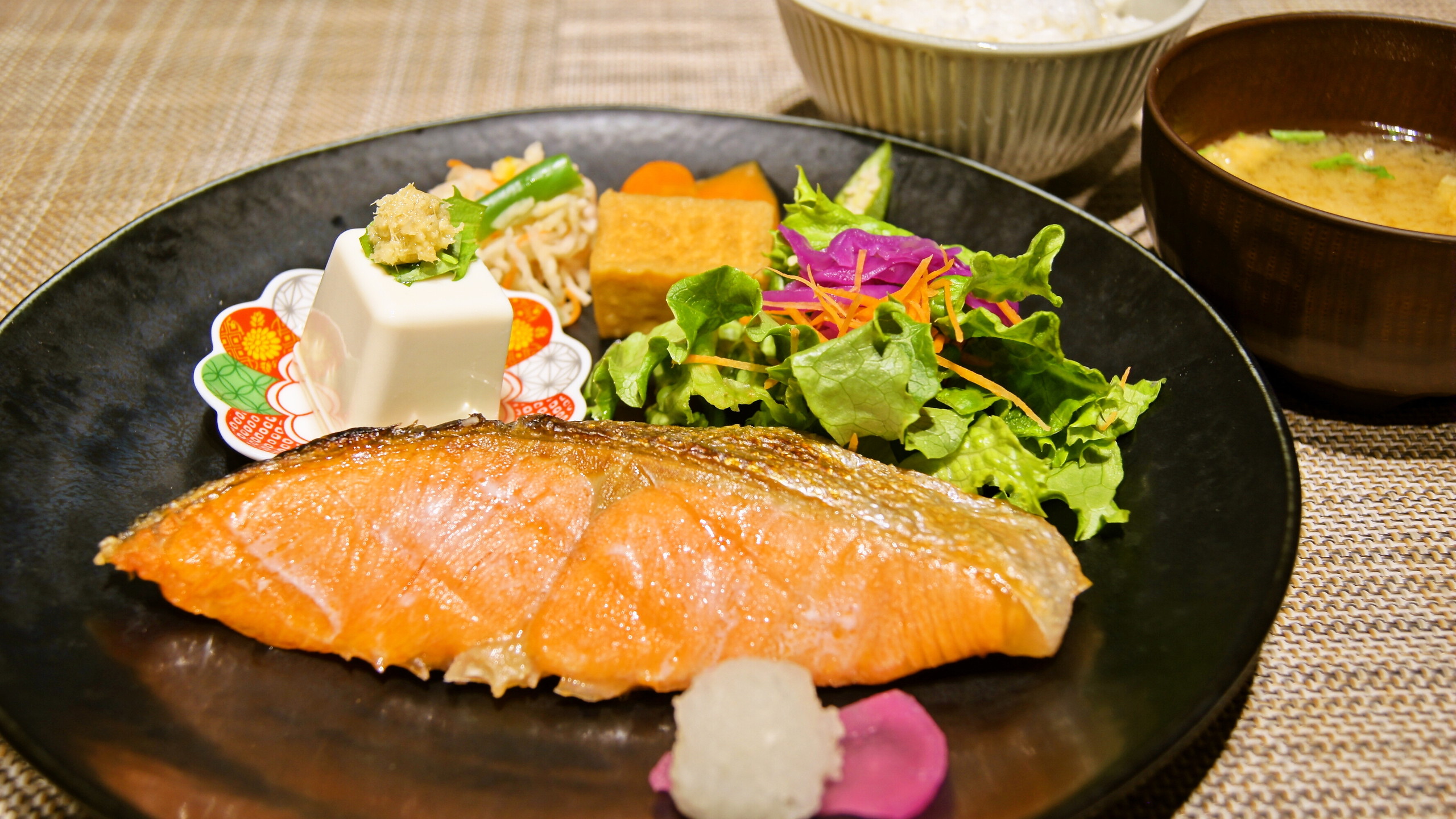 【和膳】当館から徒歩1分！選べる3種の朝食