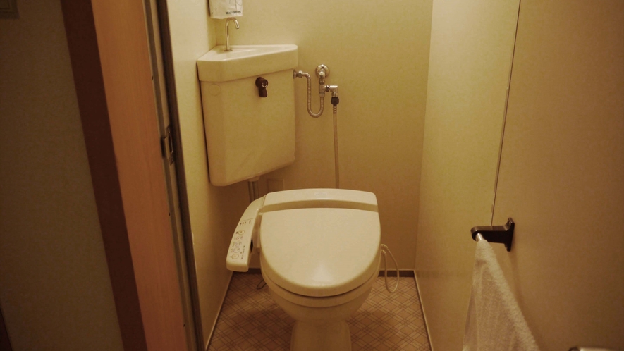 和室8畳（トイレ・風呂付）トイレ