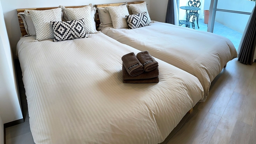 客室：C棟／広さ十分のベッドで快適にお過ごしいただけます＜一例＞