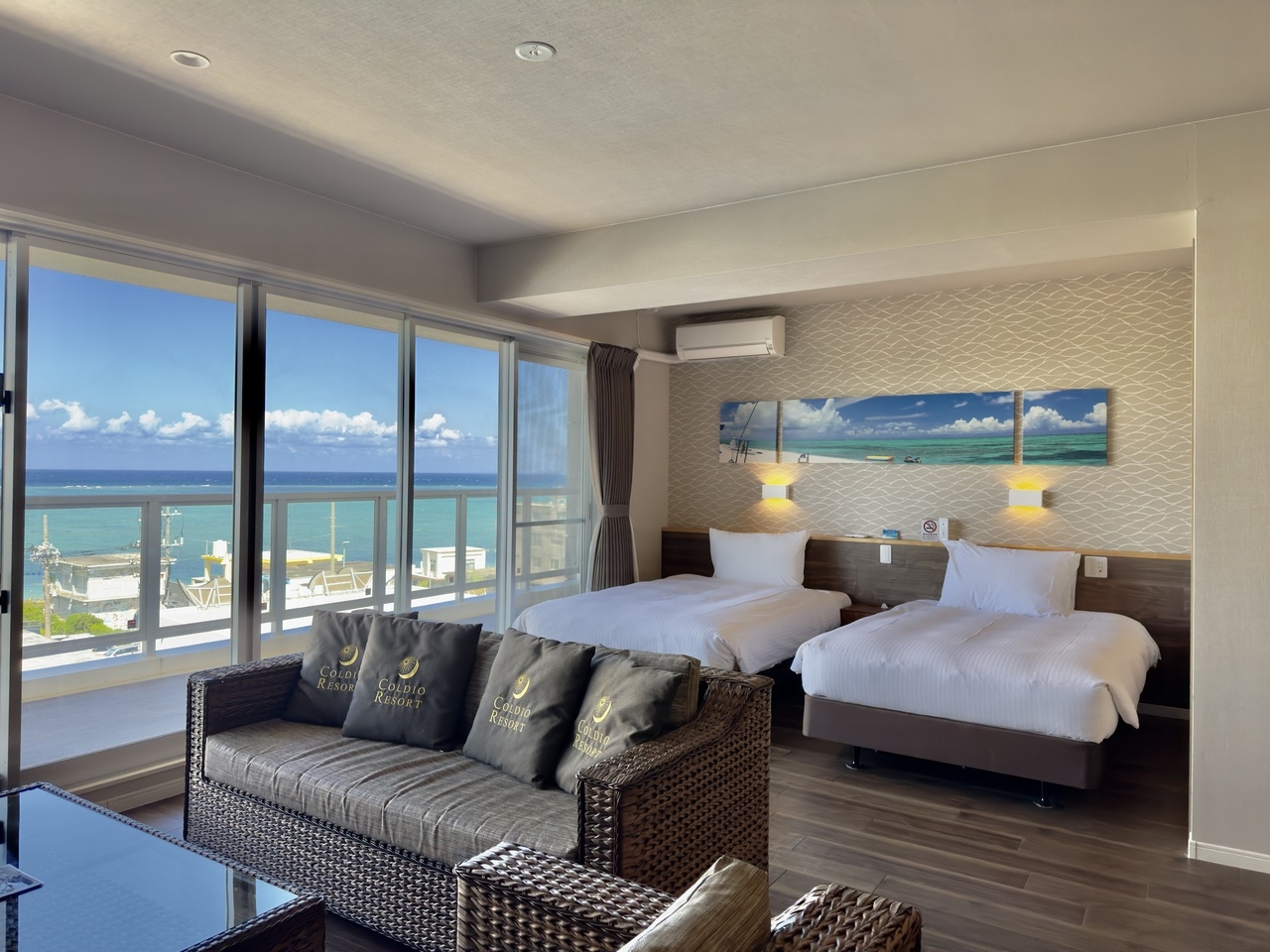 【直前割★お得にステイ】ビーチまで徒歩2分！沖縄最大級89平米スイートコンド( 素泊まり)