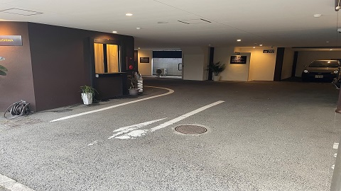 ホテル駐車場