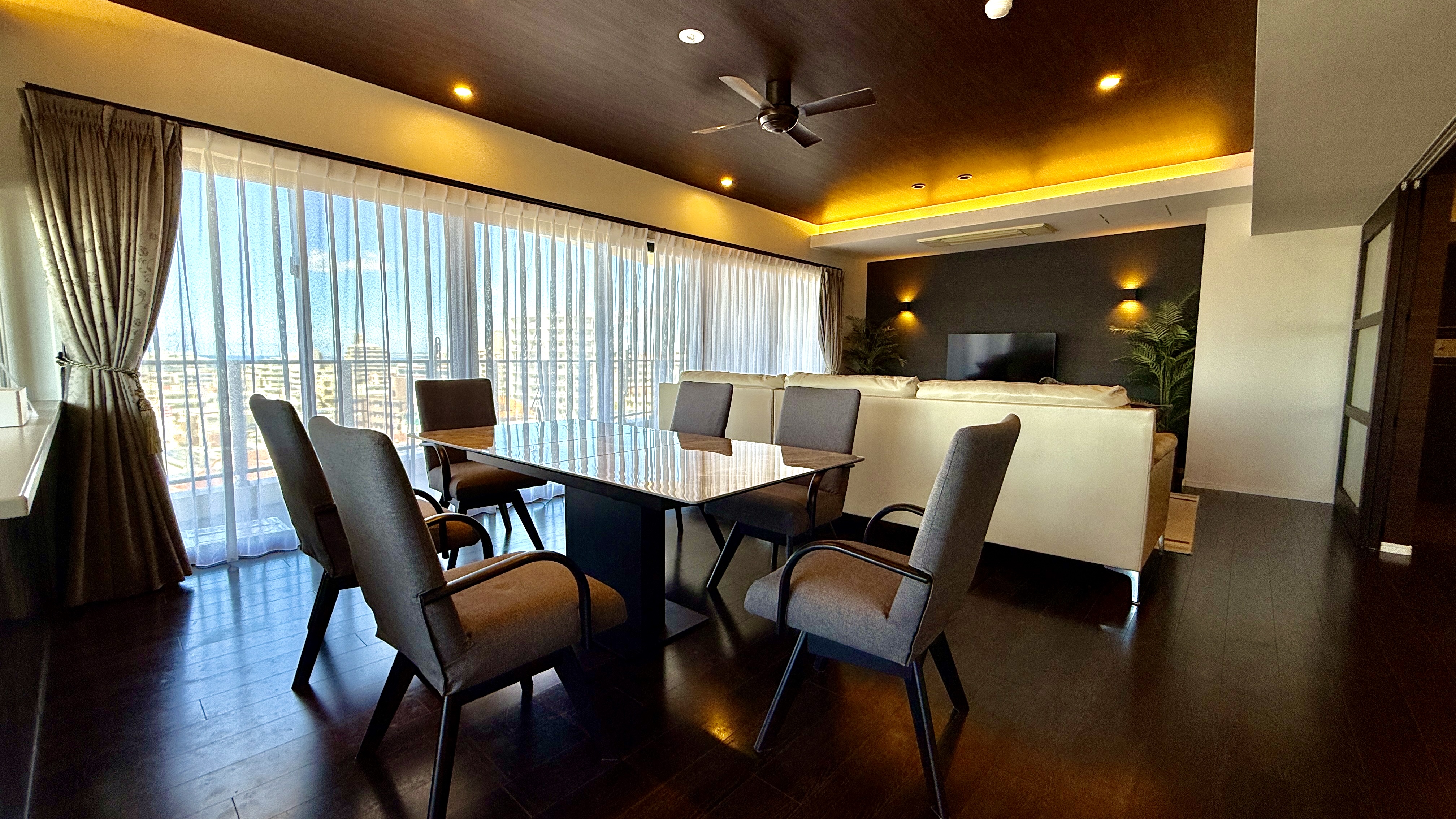 【8F】キッチン　大型冷蔵庫も完備しておりますので、沢山お買い物しても大丈夫です。