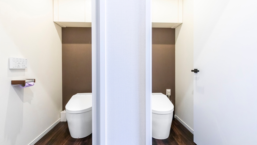【客室設備】各部屋に２つずつトイレを完備しておりますので、大人数でのお泊りでも快適に過ごせます。