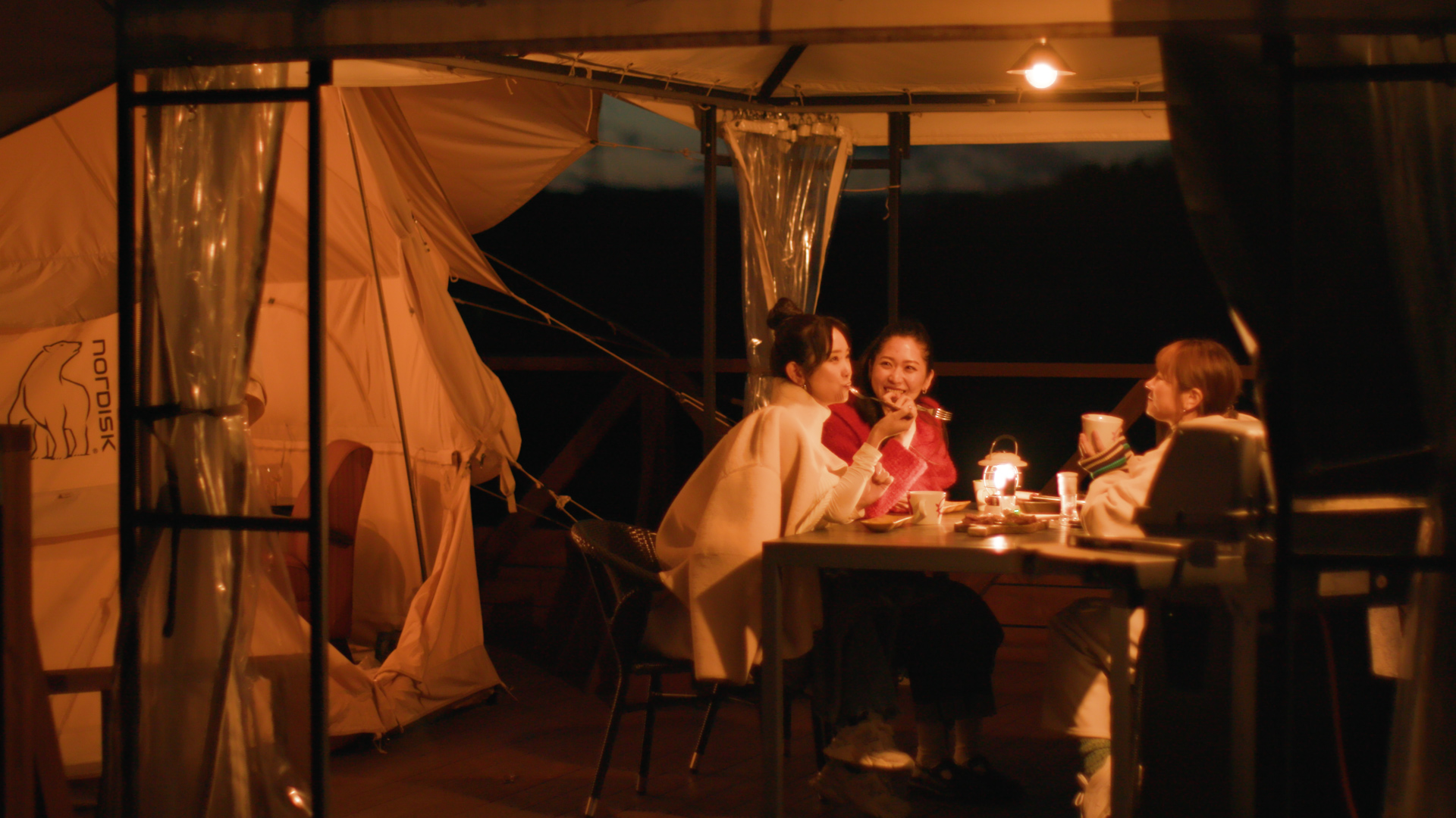 夜を楽しむグランピング