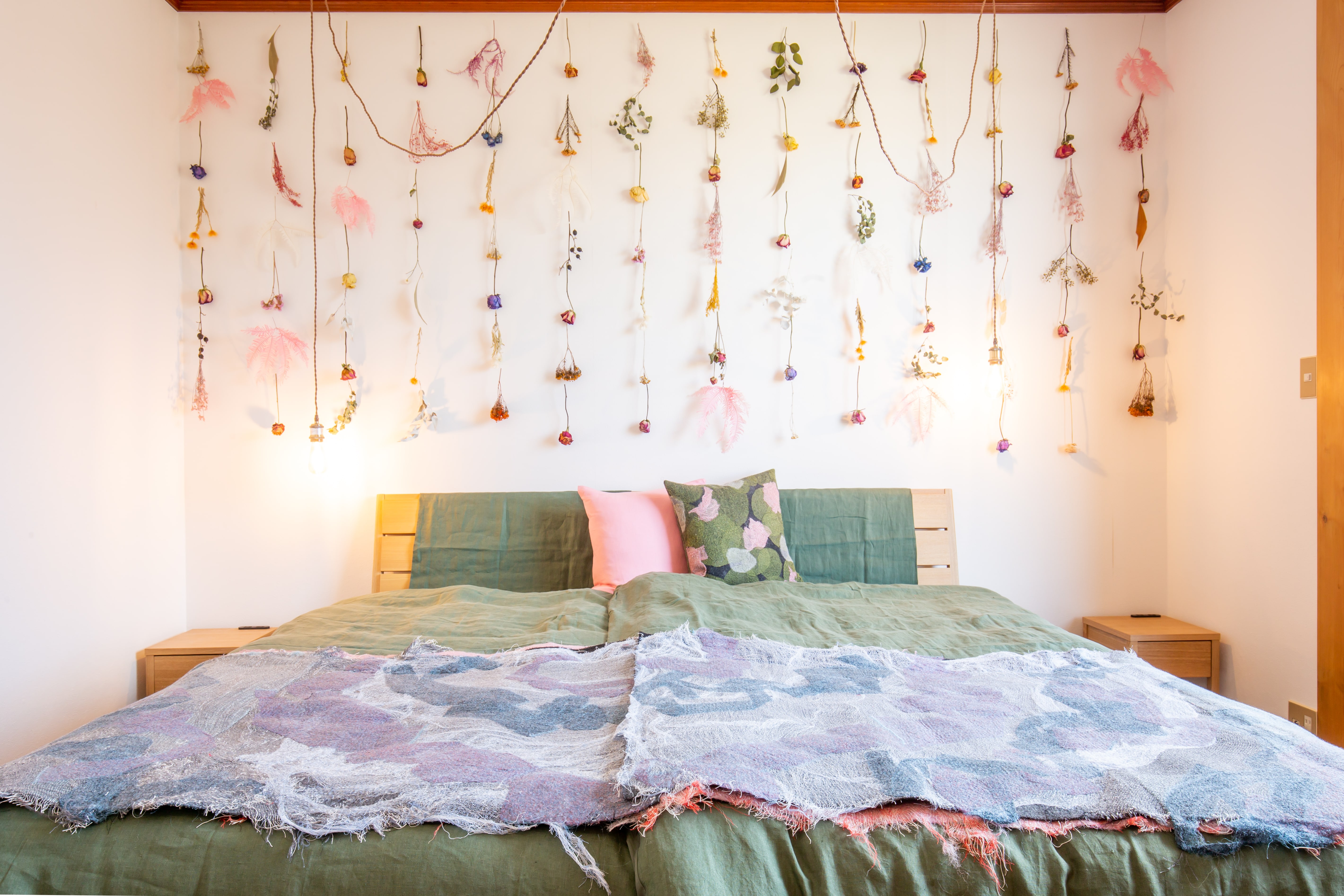 【２F寝室】　富士吉田のシンボルをテーマにしたお部屋