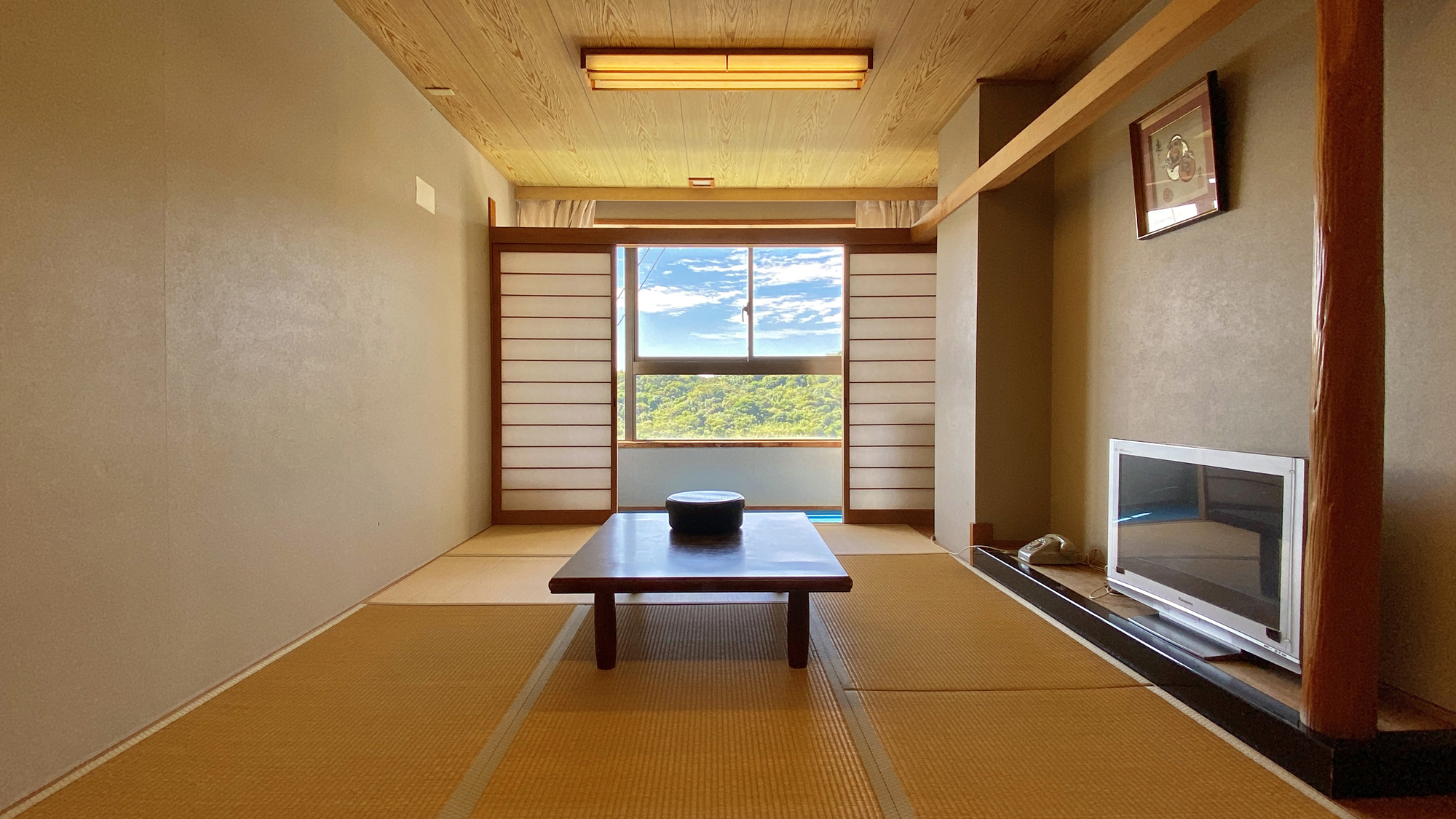 爽やかな青い空と、鮮やかな緑の山の景色は、いつまでも見ていられます。