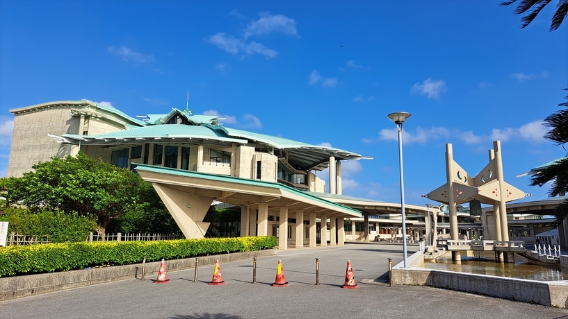 【楽天月末セール】沖縄中心部で南から北までのアクセス抜群♪コンビニ併設で便利【素泊り】