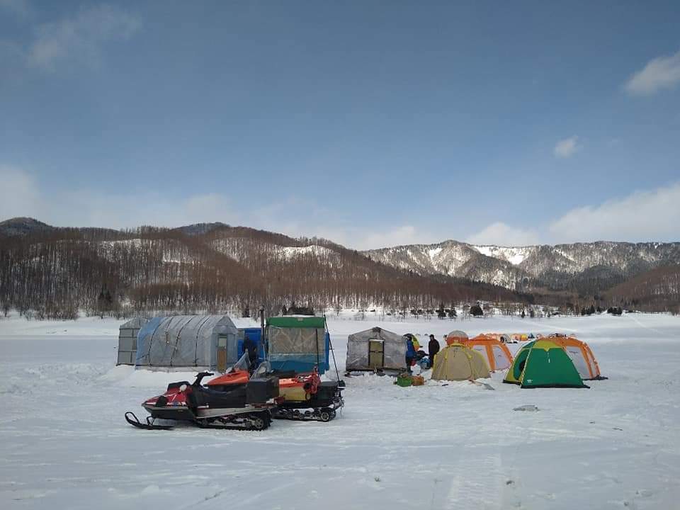 【冬の風物詩・わかさぎ釣り】★寒くない？！ポカポカ小屋で楽しむ◇ワカサギ天ぷら＆送迎付き【食事別】