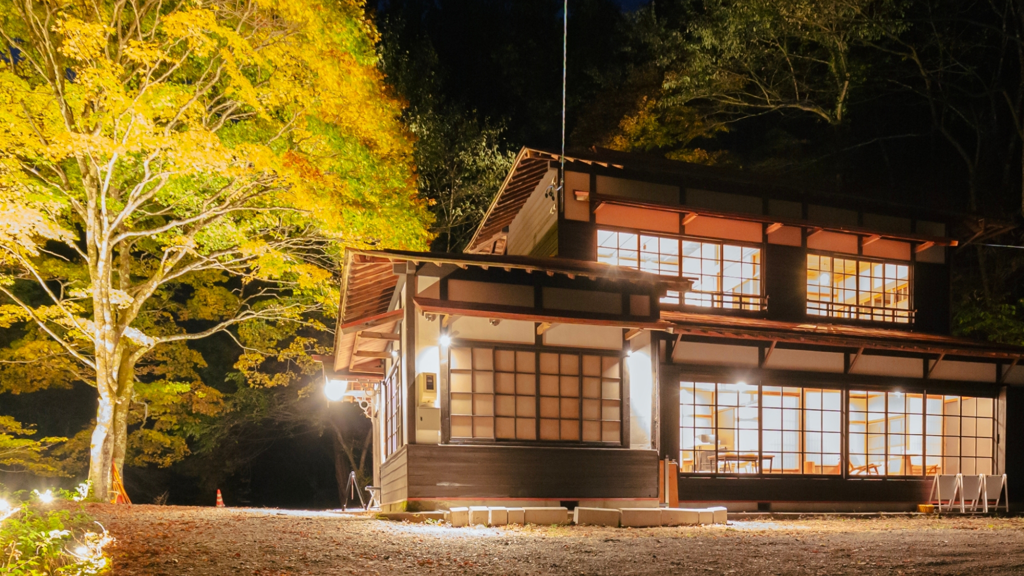 【山の家】CABINご宿泊のお客様専用の共用棟です。キッチン・トイレ・シャワーをご利用いただけます。