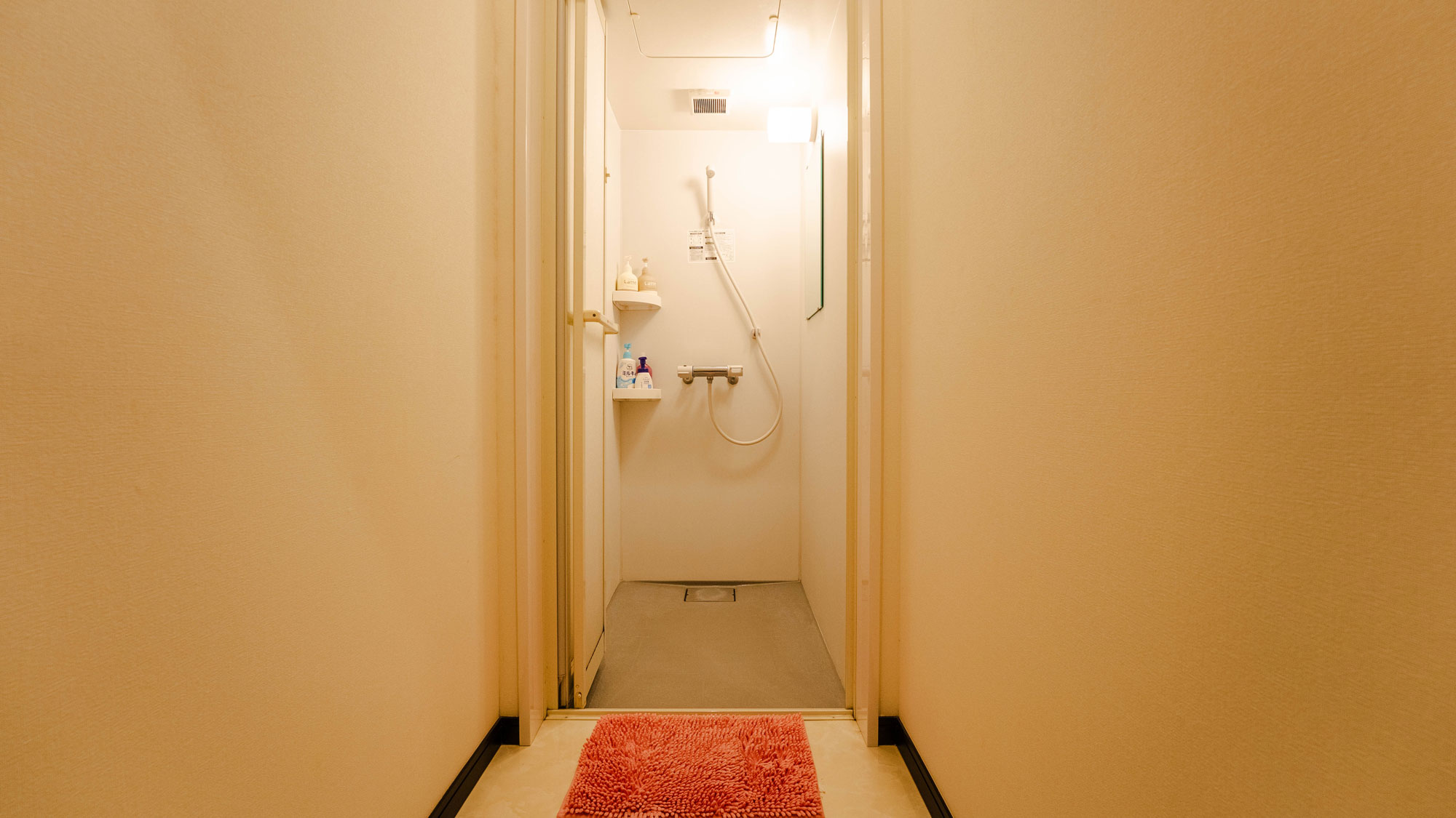 【シャワールーム】