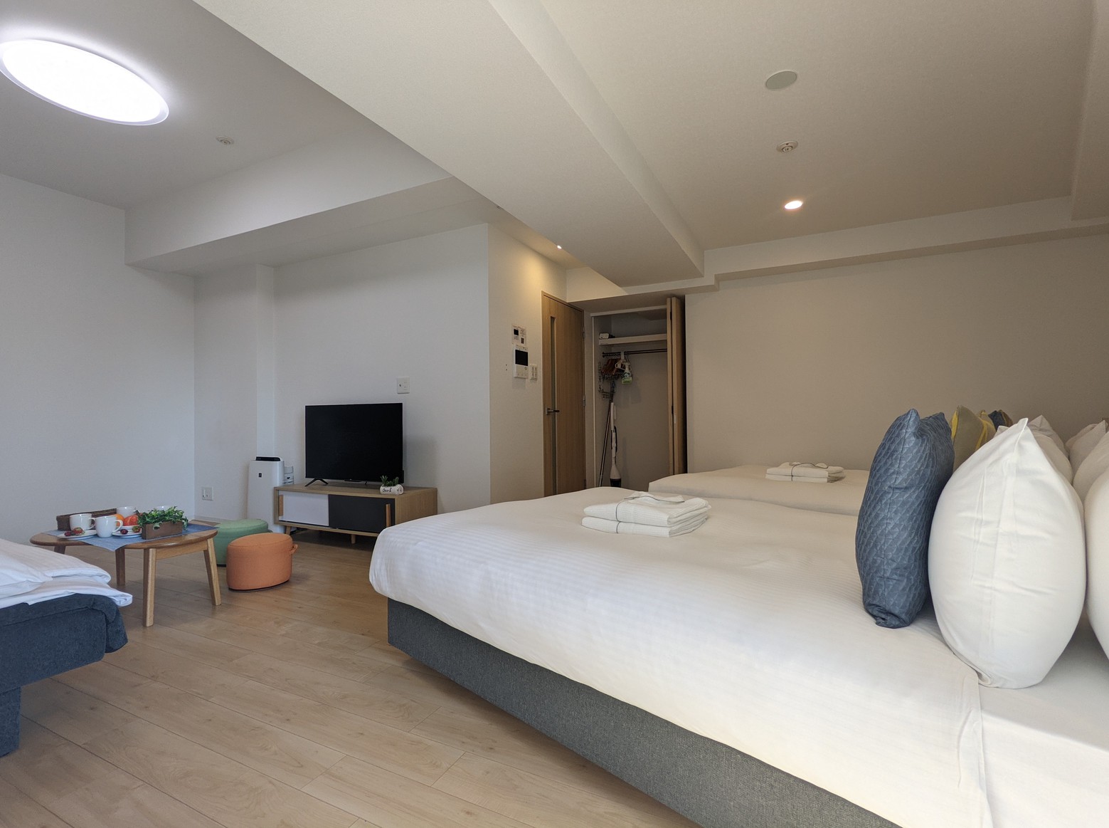 [角部屋]ダブルベッド2_ソファベッド1/43平米[禁煙]