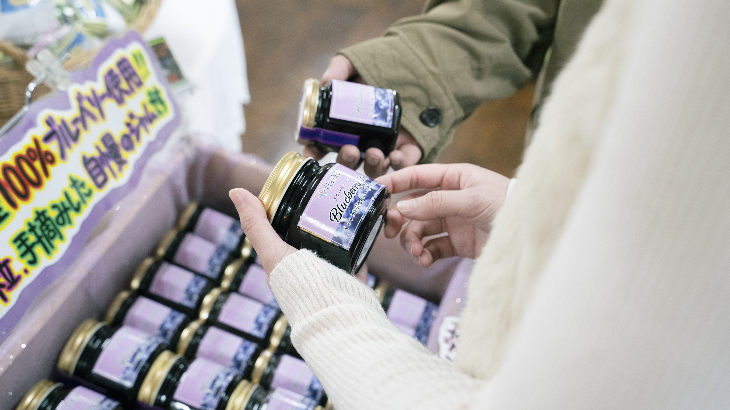 お土産にぴったりな商品をそろえております。